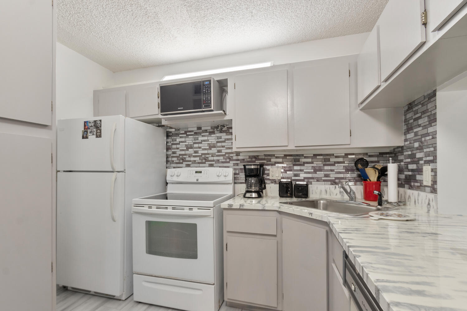 712 Sunny Pine Way E2 Property Photo 13