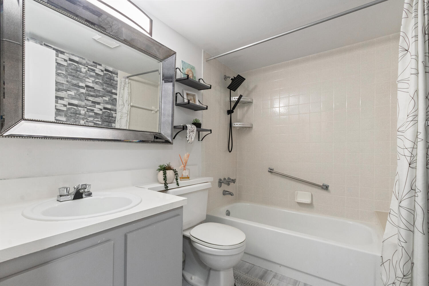 712 Sunny Pine Way E2 Property Photo 17