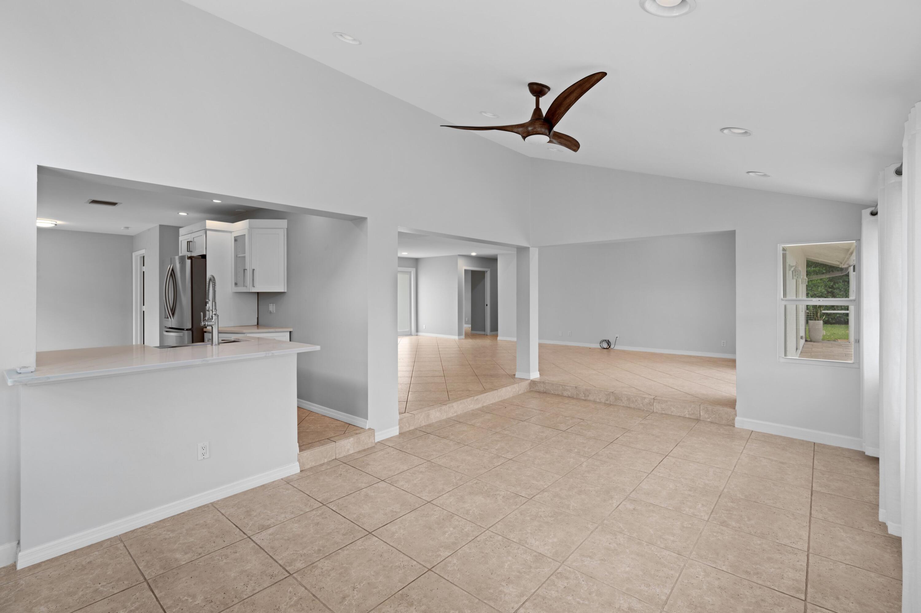 925 Foxpointe Circle Property Photo 7