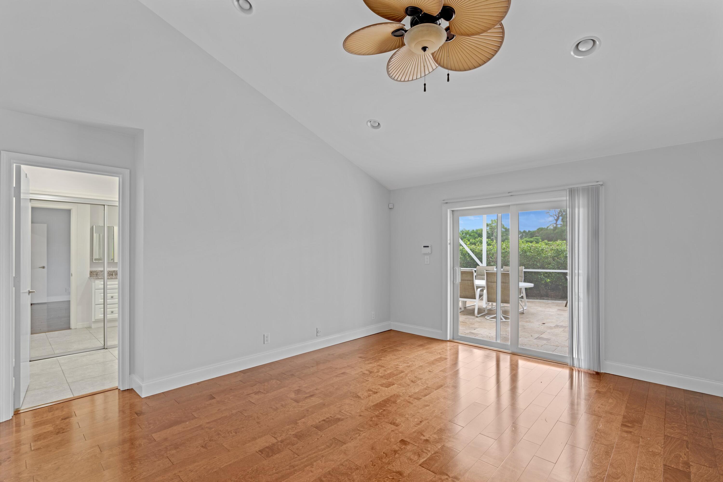 925 Foxpointe Circle Property Photo 12