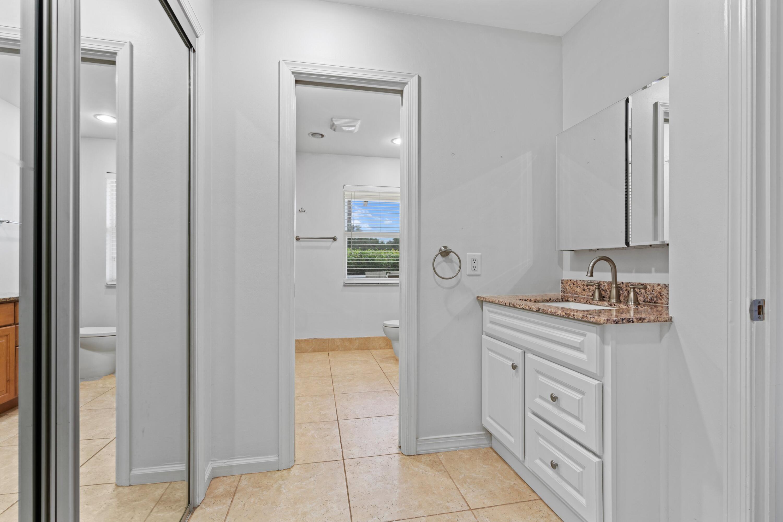 925 Foxpointe Circle Property Photo 13
