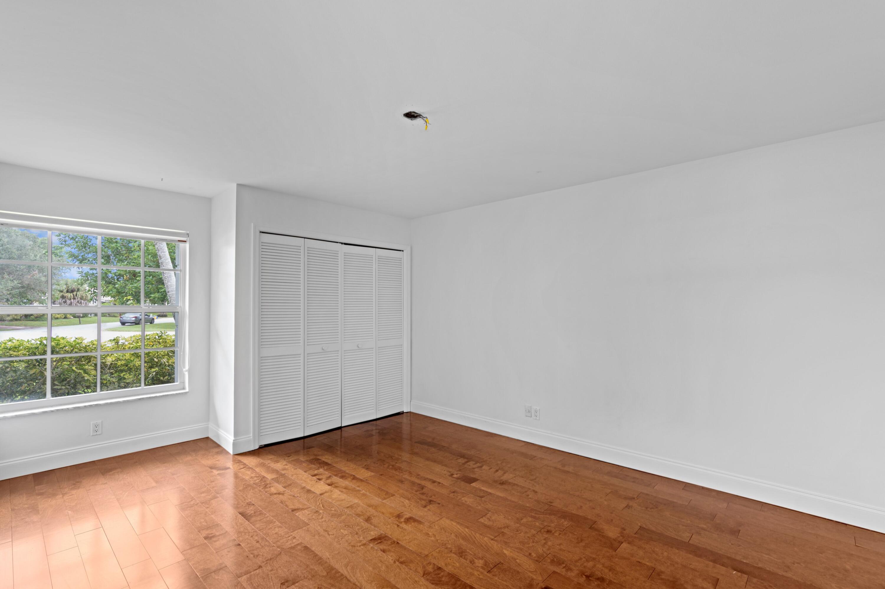 925 Foxpointe Circle Property Photo 17