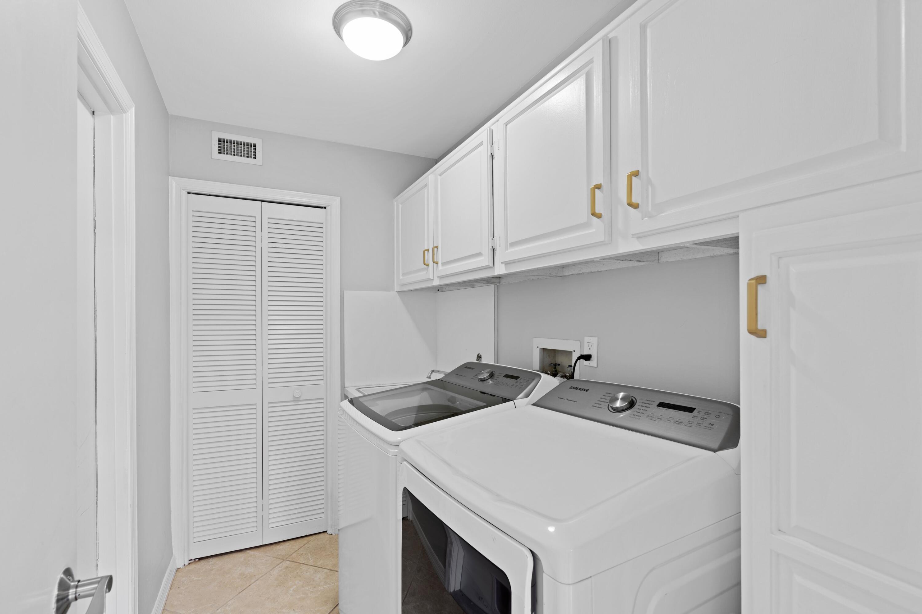 925 Foxpointe Circle Property Photo 18