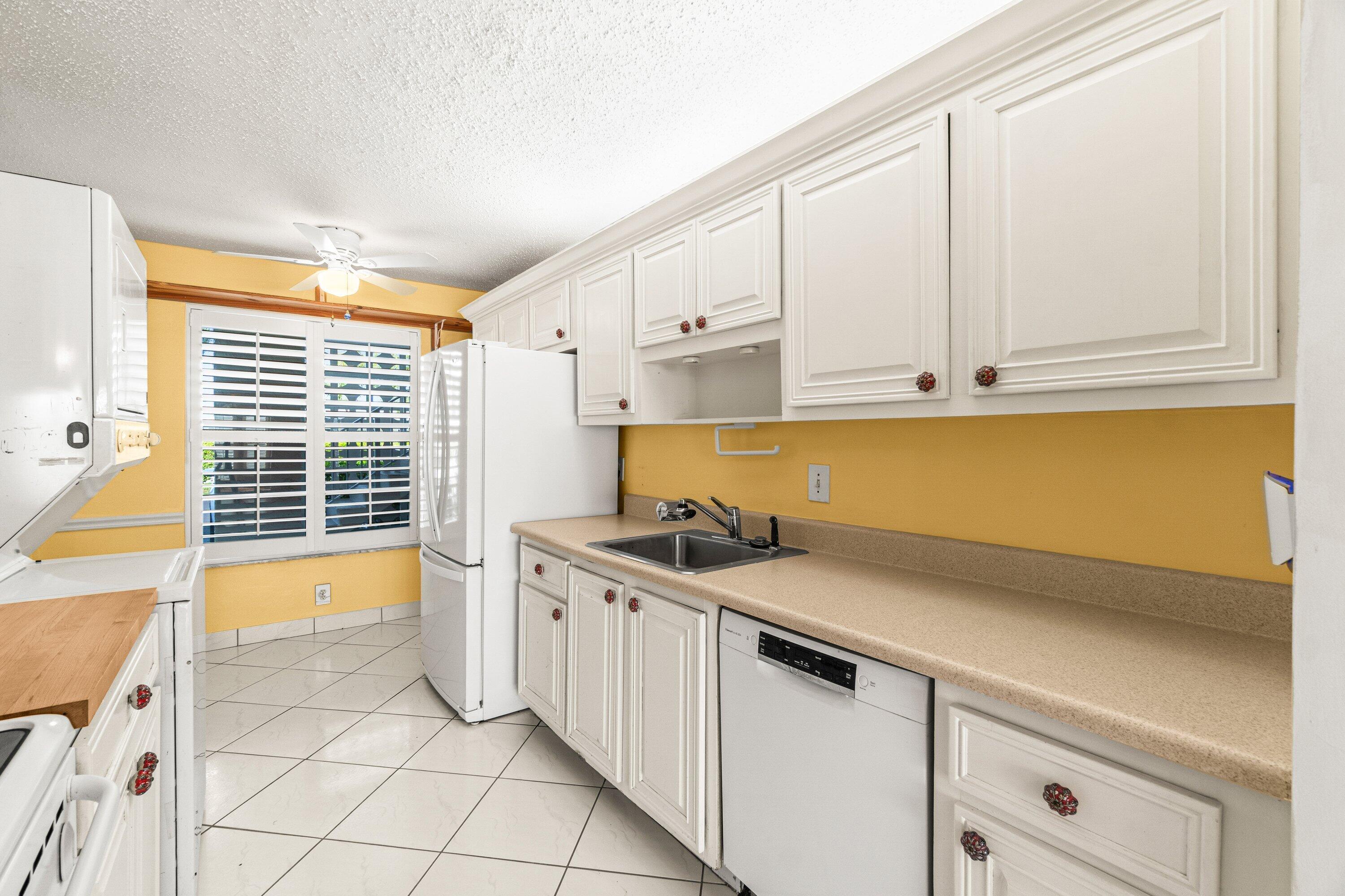 1020 Silk Oak Terrace 102 Property Photo 6