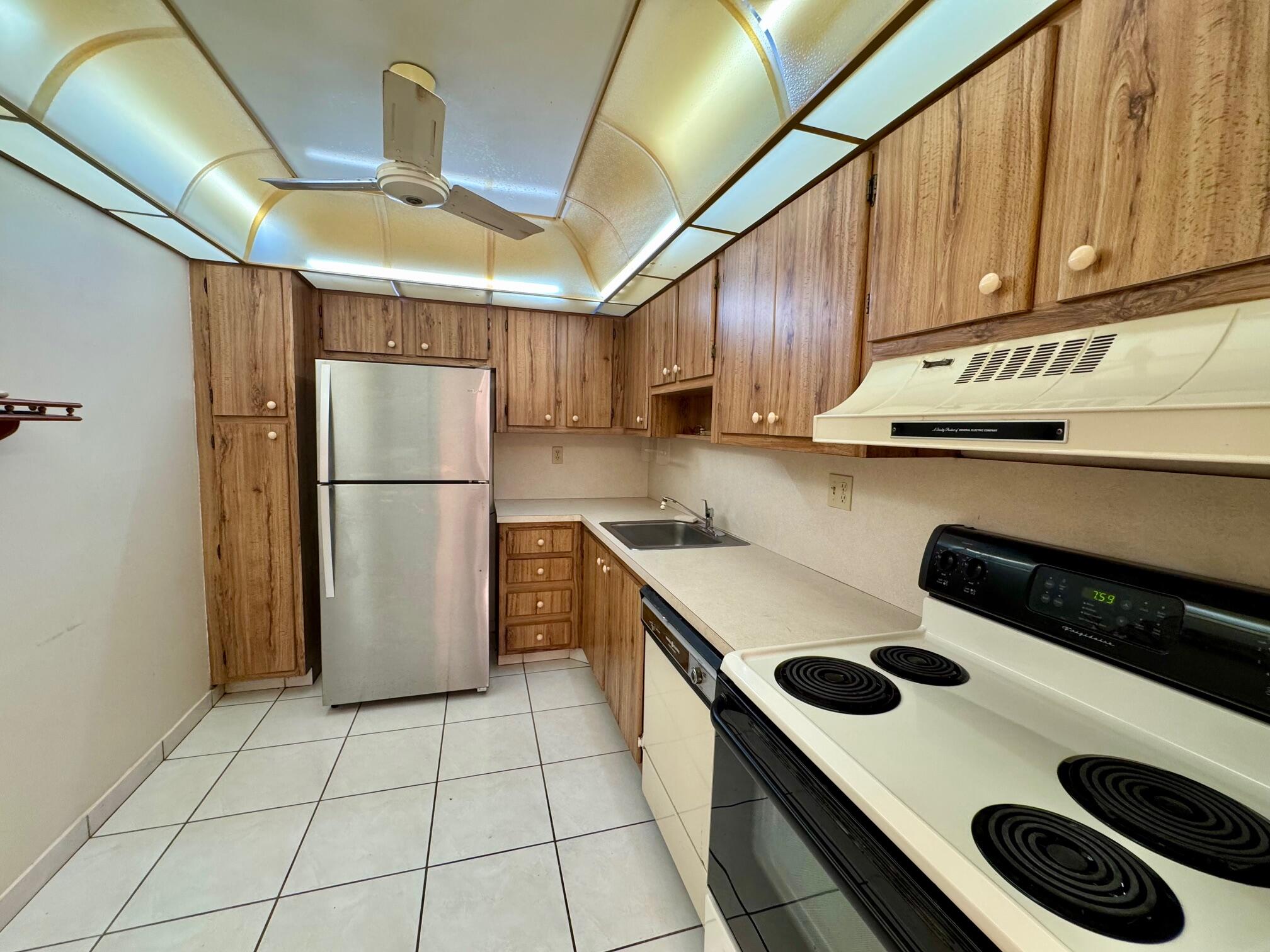 8050 W Mcnab Road 320 Property Photo 2