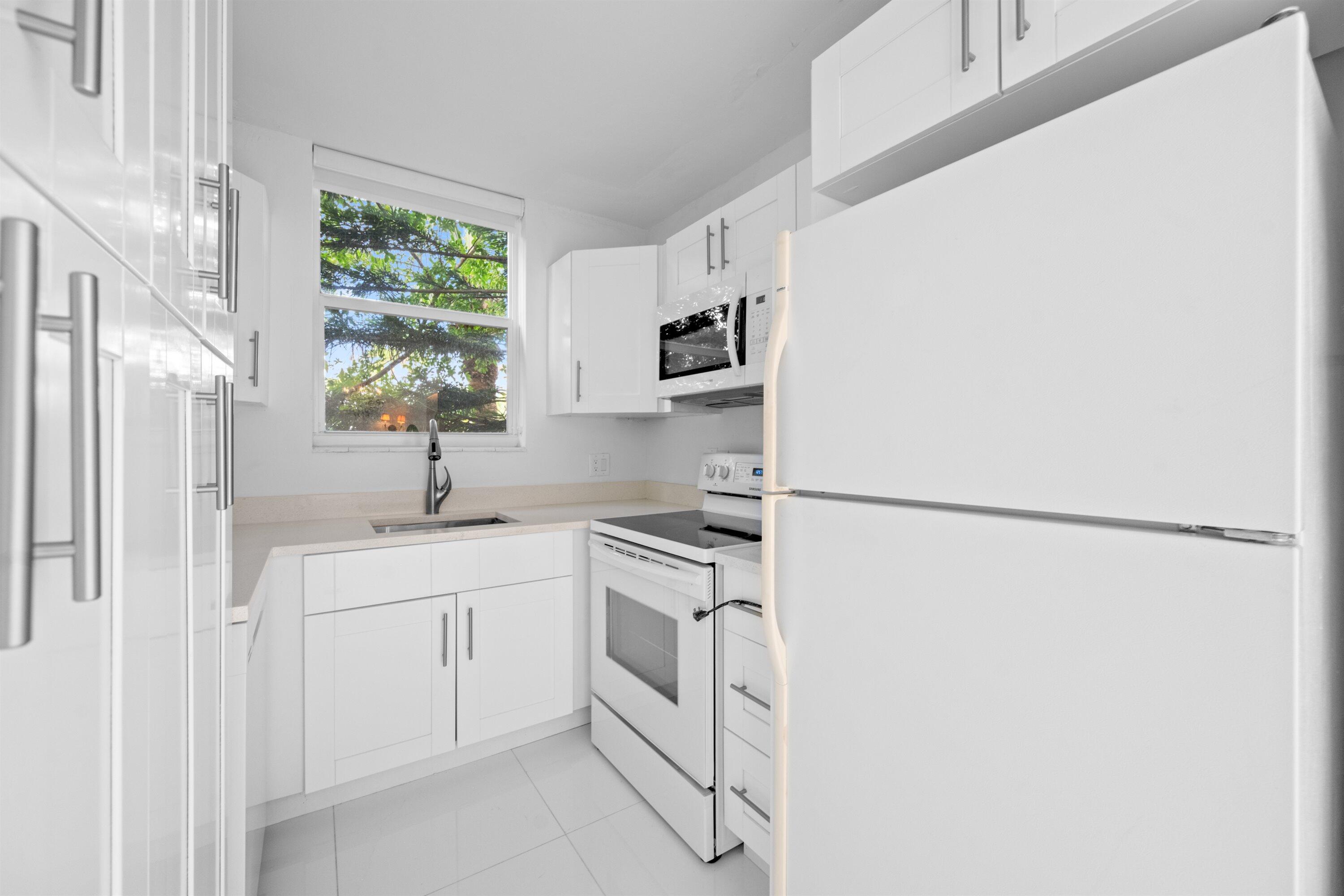401 Peruvian Avenue 2010 Property Photo 24