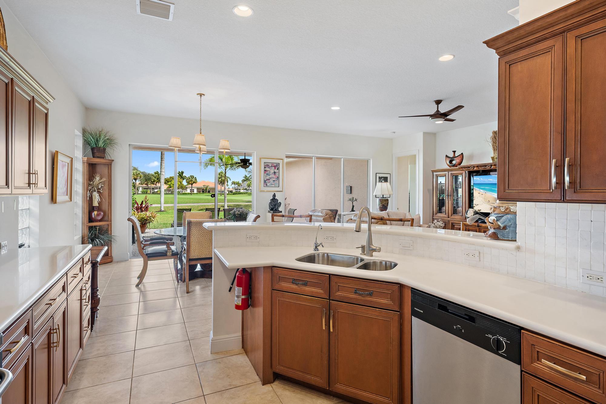 10675 La Strada Property Photo 8