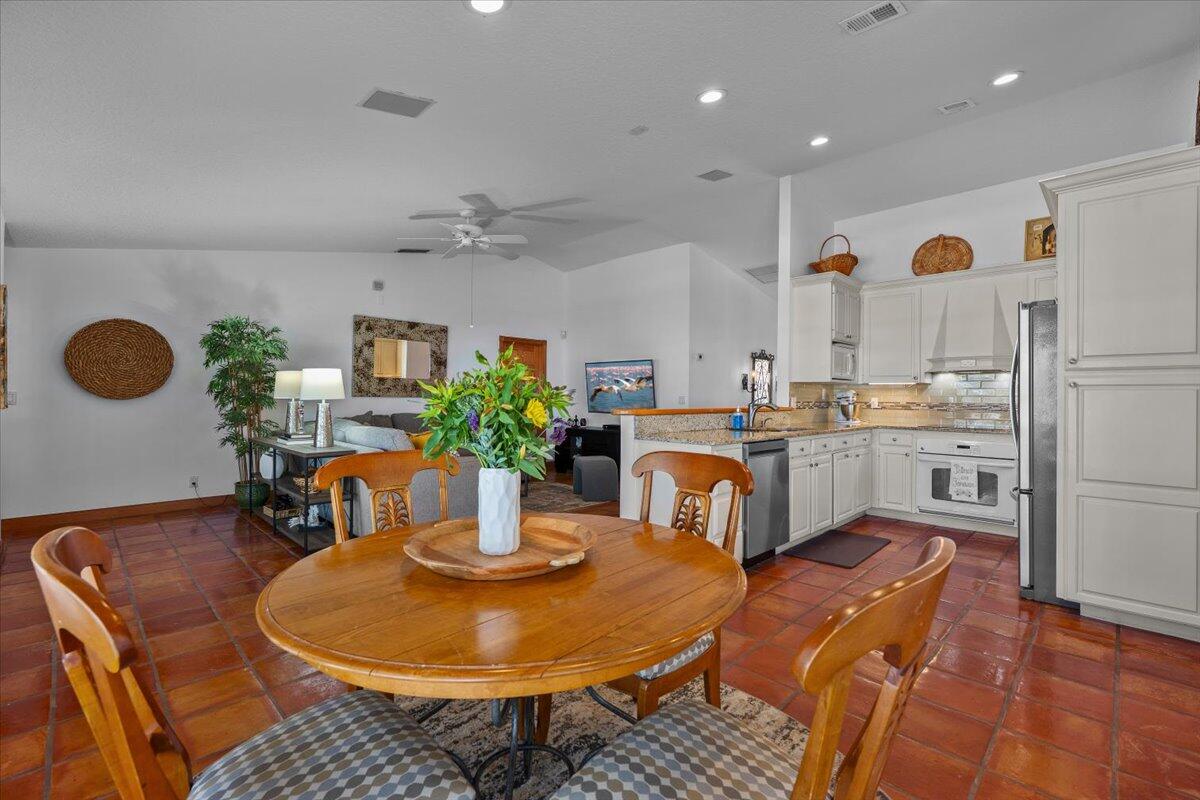 103 Olympus Circle Property Photo 4
