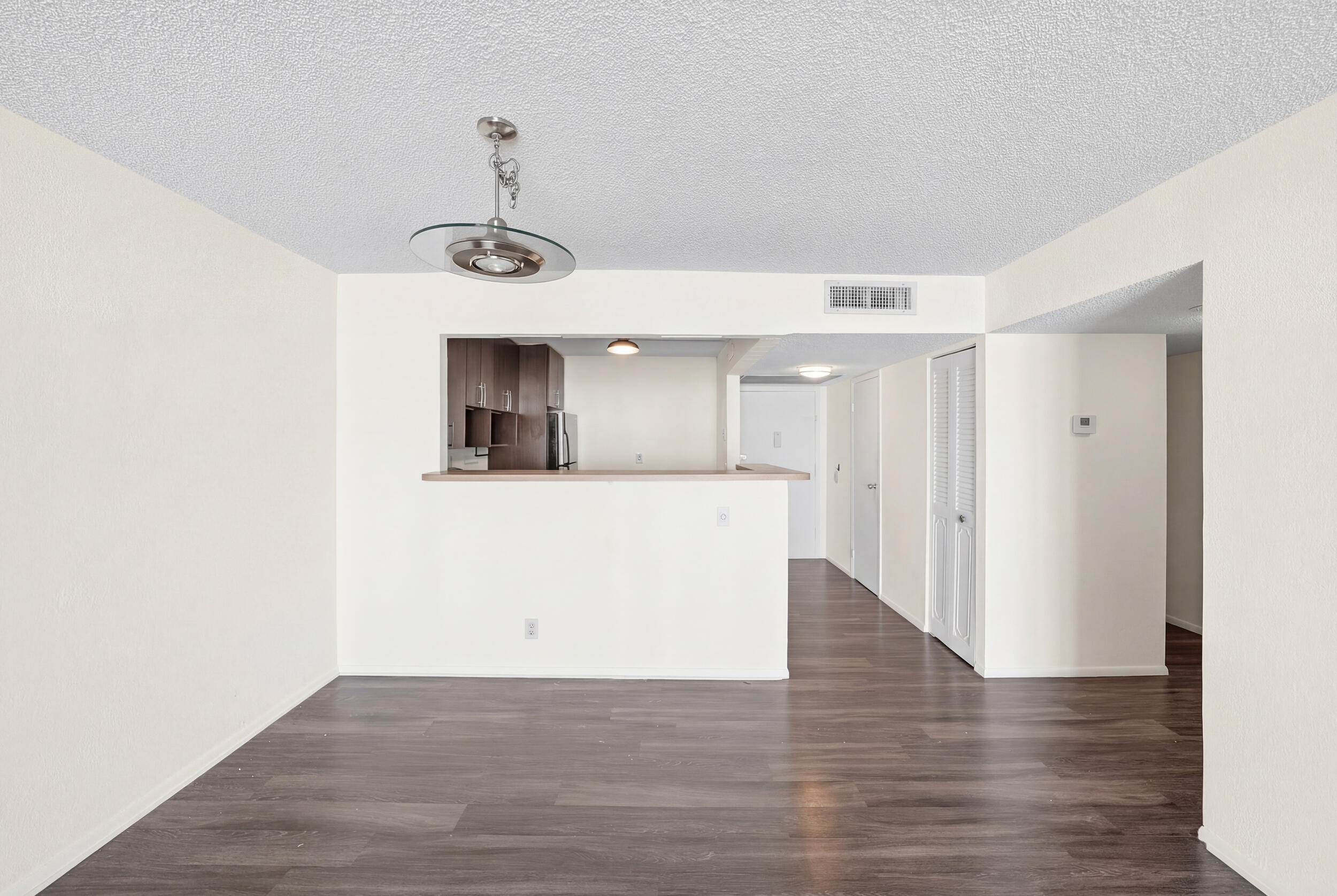 1000 Parkview Drive 1006 Property Photo 4