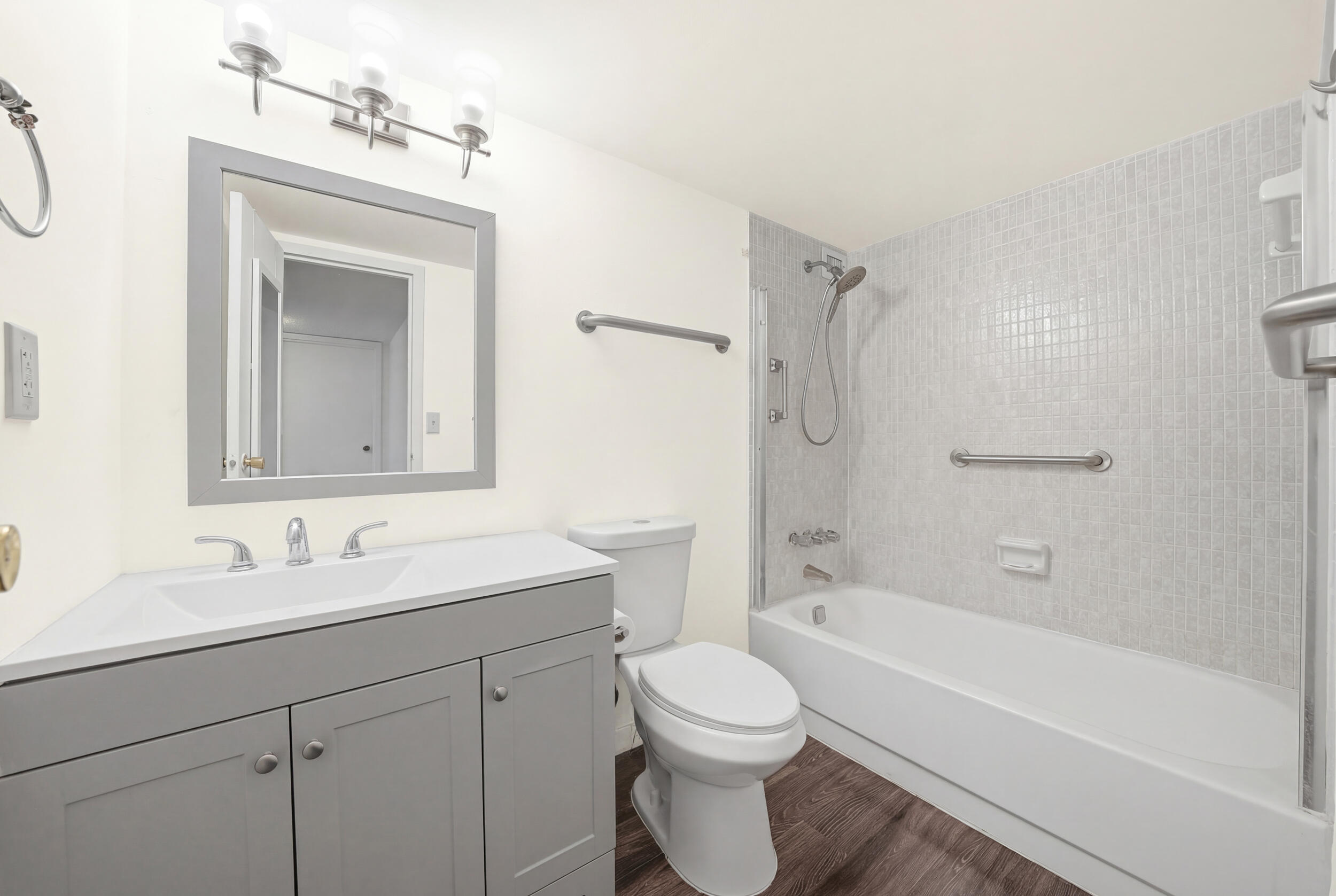 1000 Parkview Drive 1006 Property Photo 14
