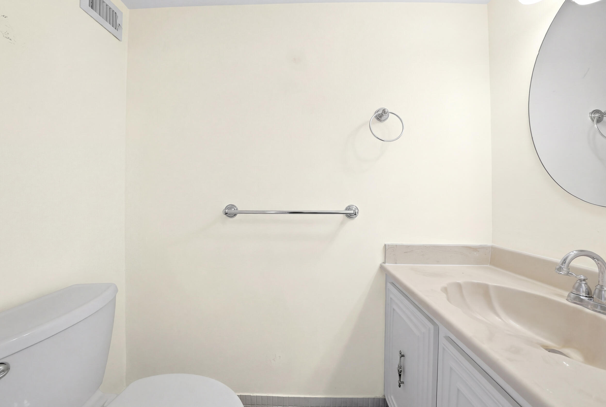 1000 Parkview Drive 1006 Property Photo 16