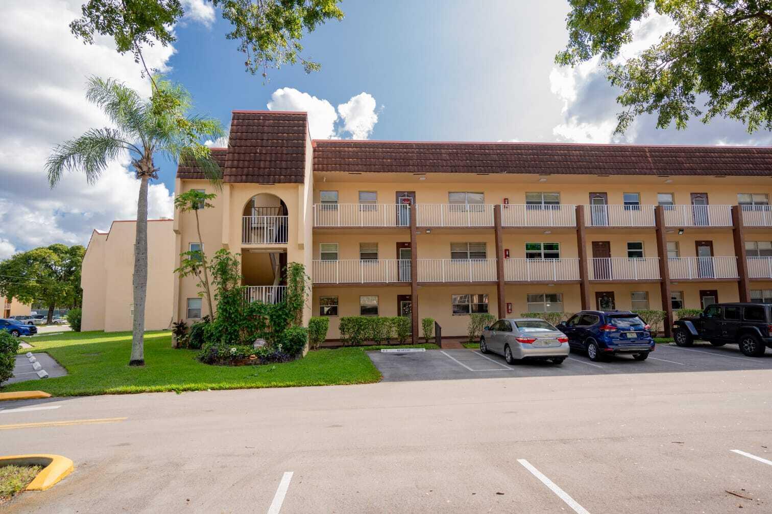 8861 Sunrise Lakes Boulevard Unit 301