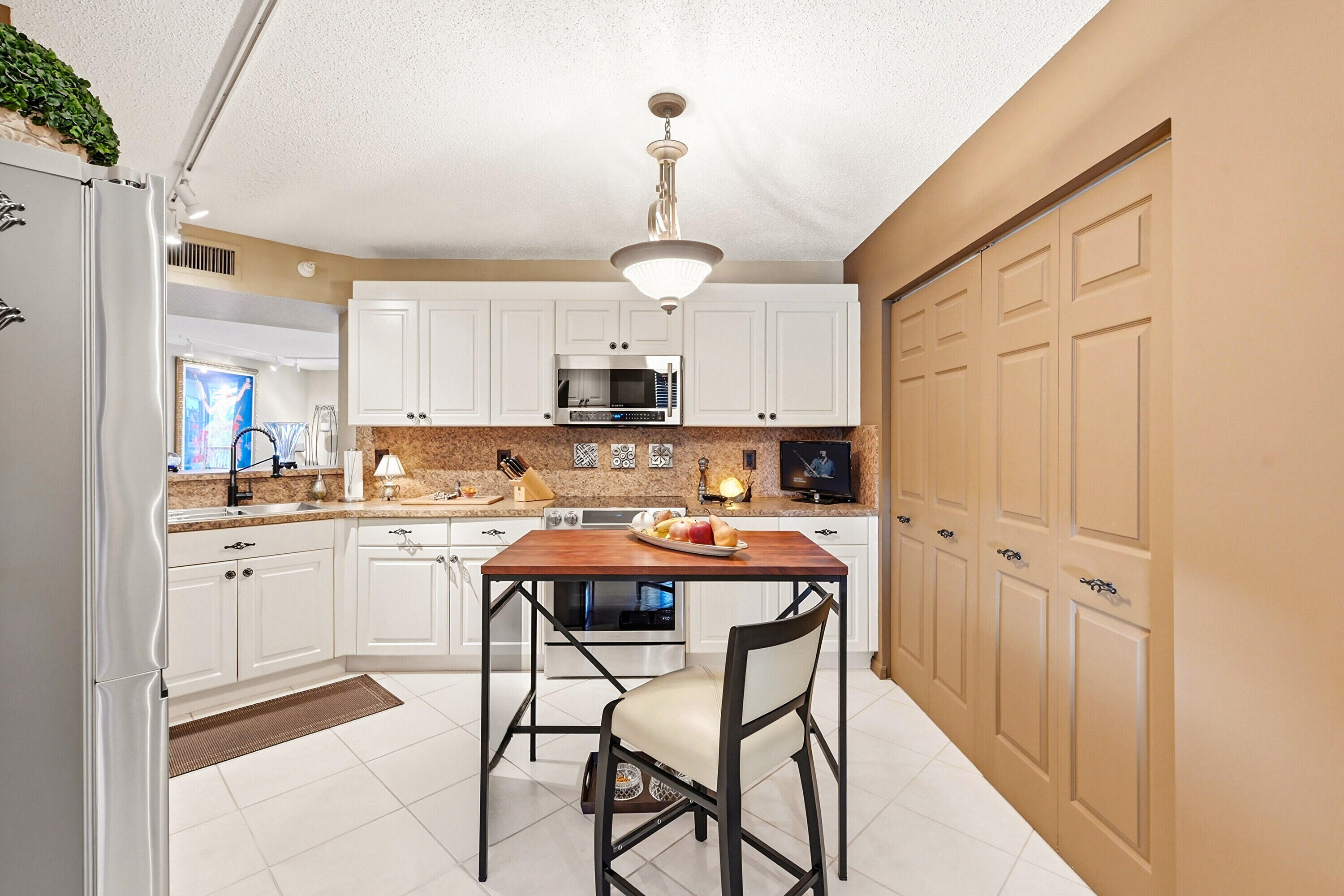 7763 Southampton Terrace 309 Property Photo 14