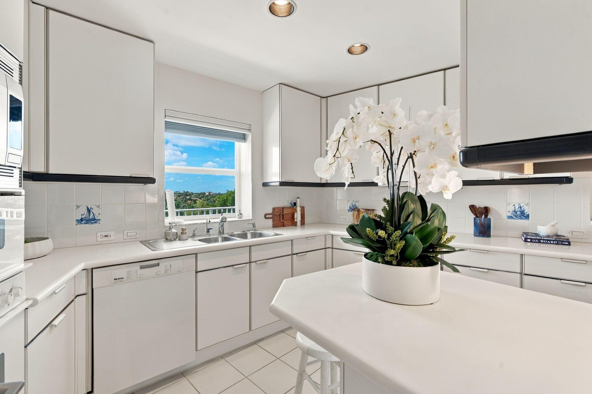 100 Royal Palm Way G5 Property Photo 25