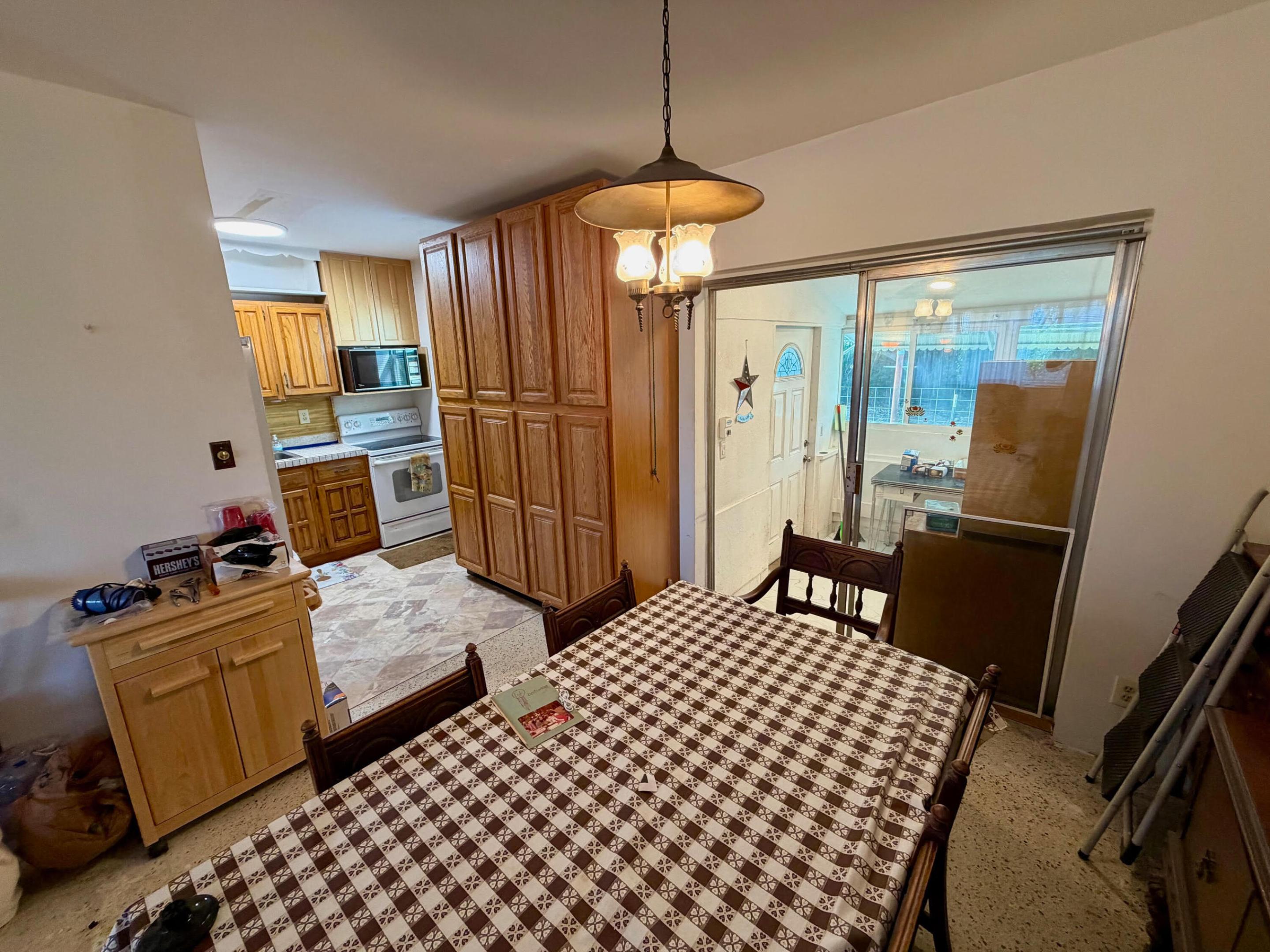 360 Forest Hill Boulevard Property Photo 3