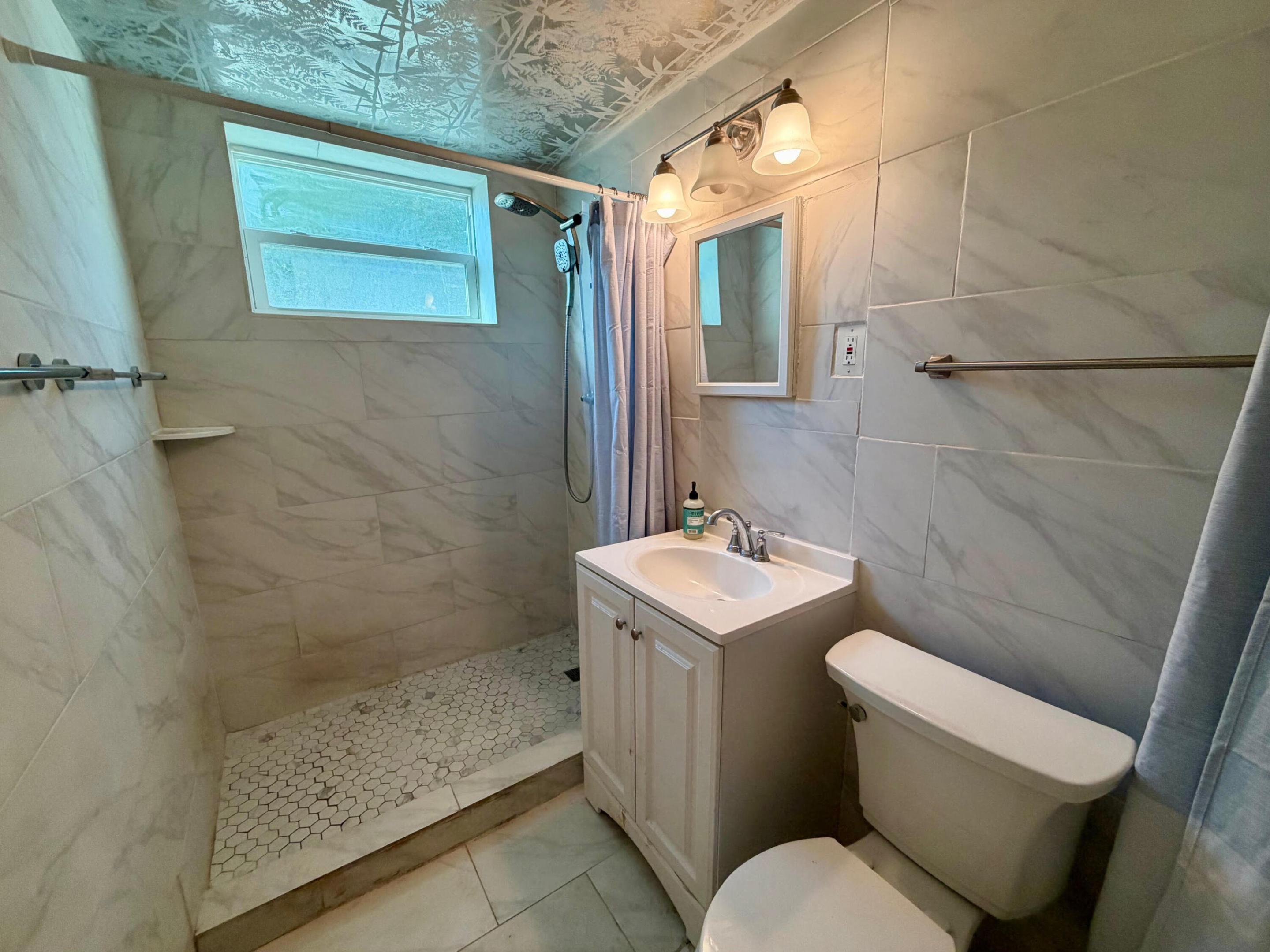 360 Forest Hill Boulevard Property Photo 5