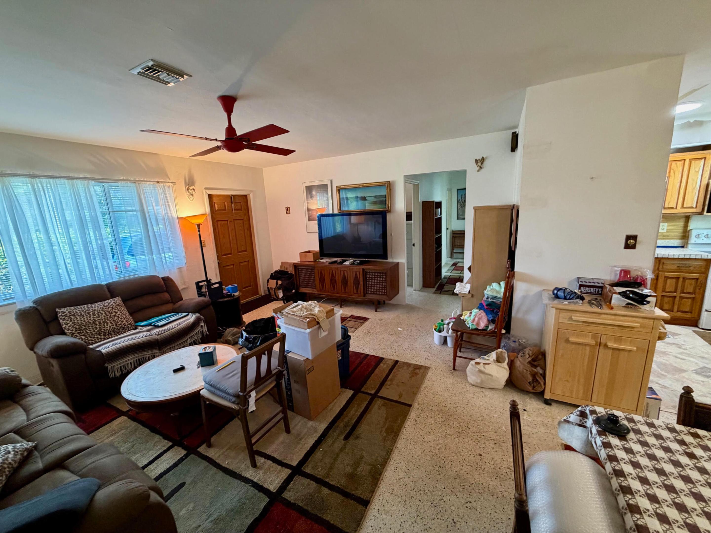 360 Forest Hill Boulevard Property Photo 10