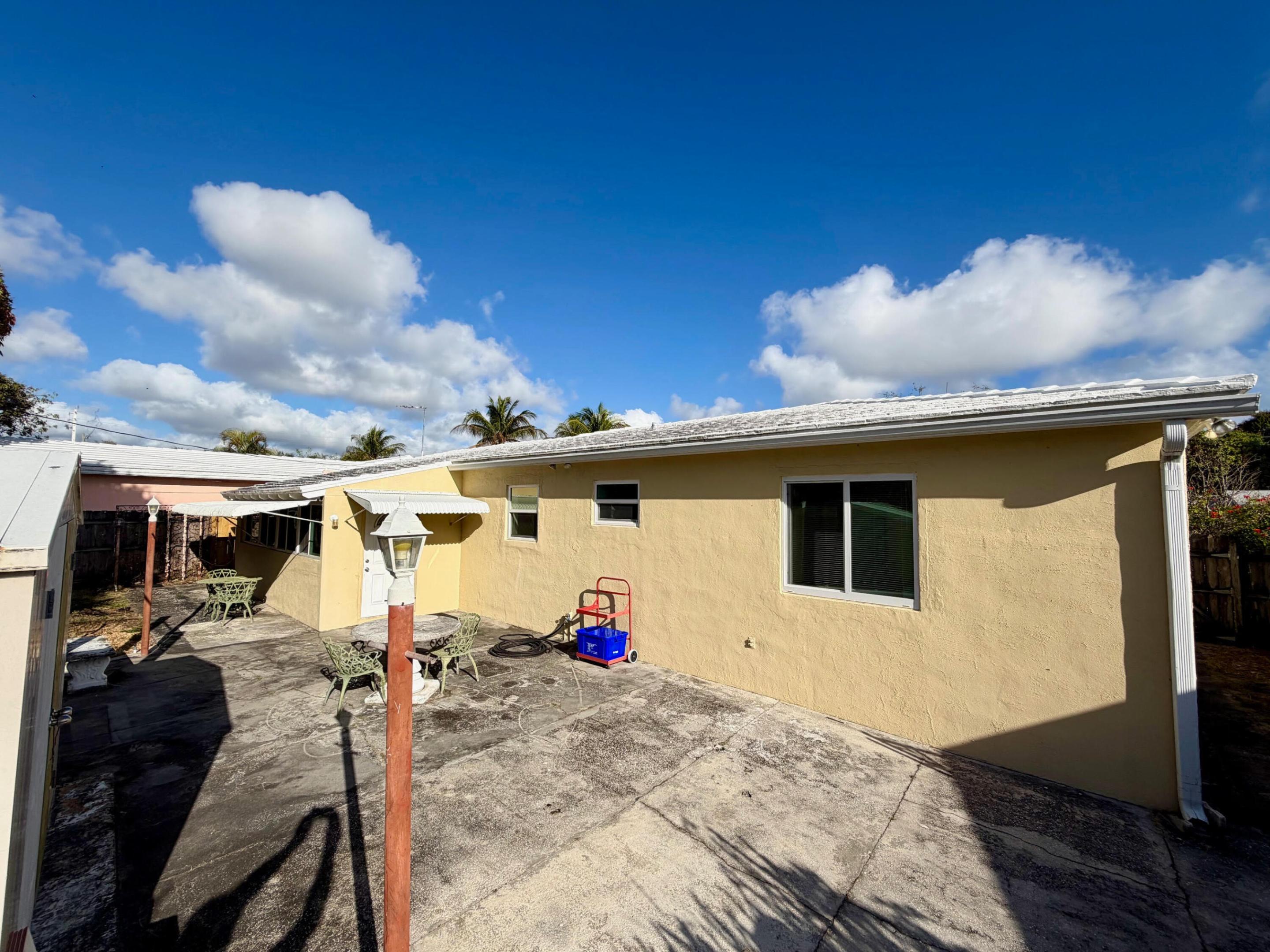 360 Forest Hill Boulevard Property Photo 15