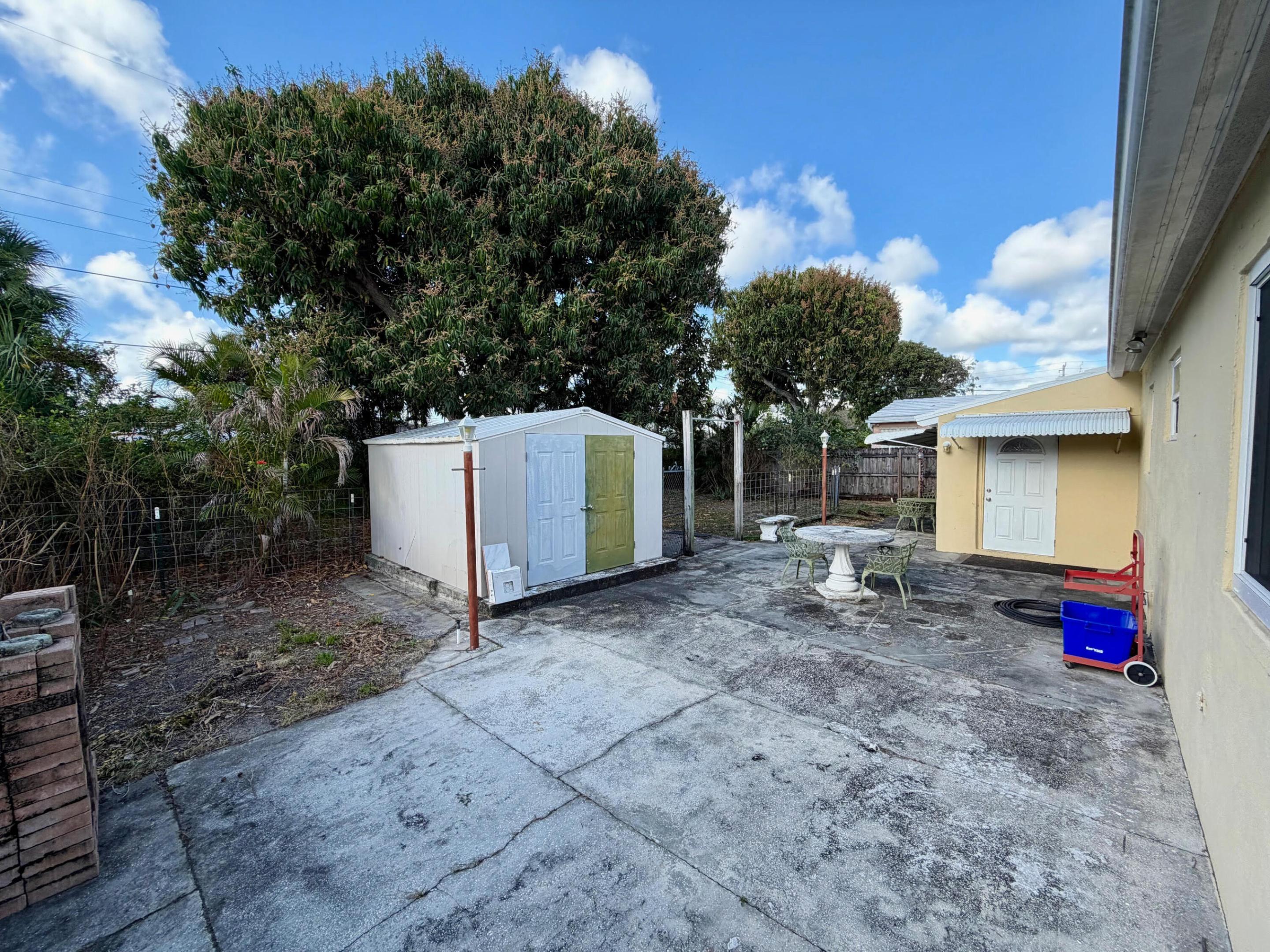 360 Forest Hill Boulevard Property Photo 17