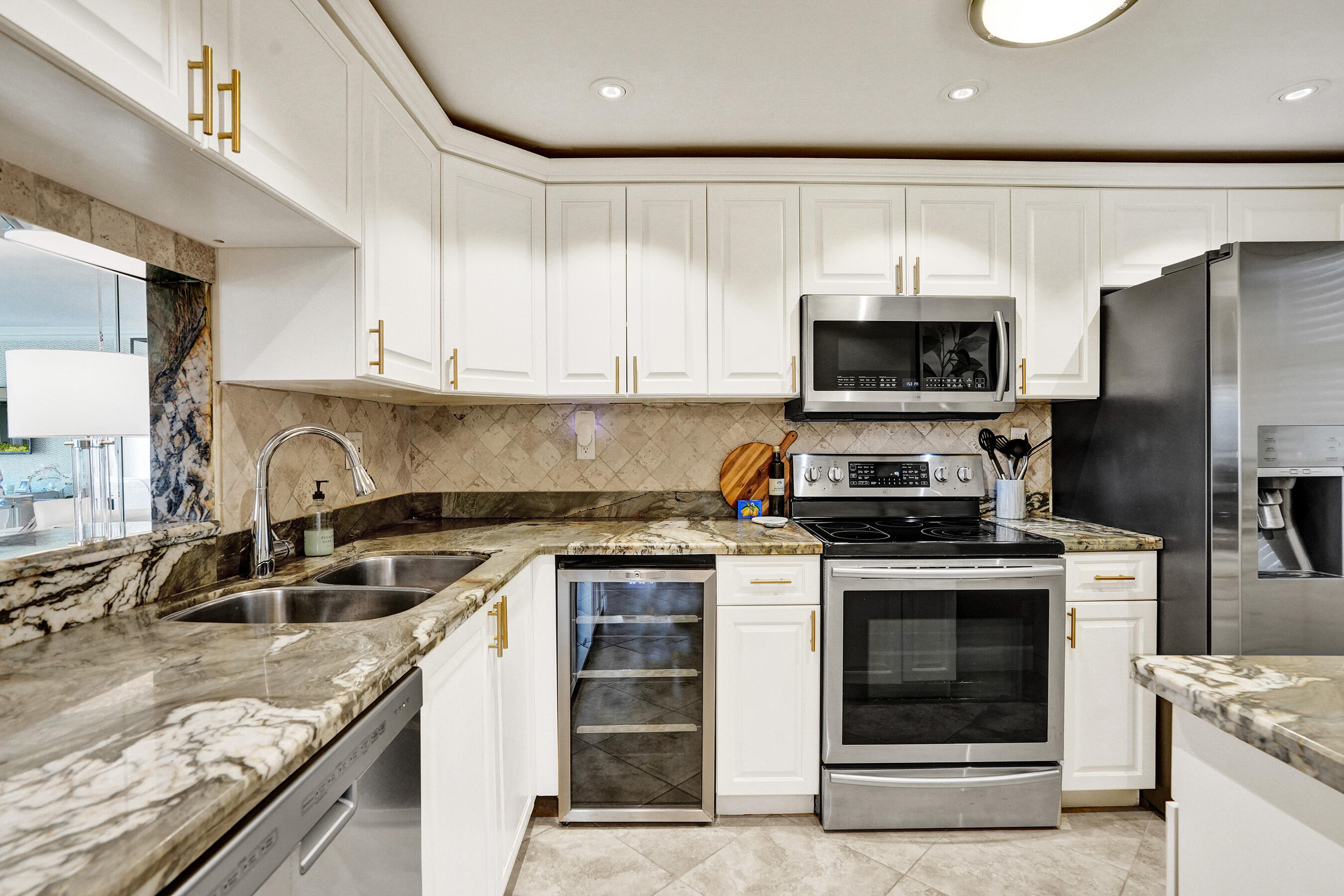 801 S Federal Highway 301 Property Photo 3