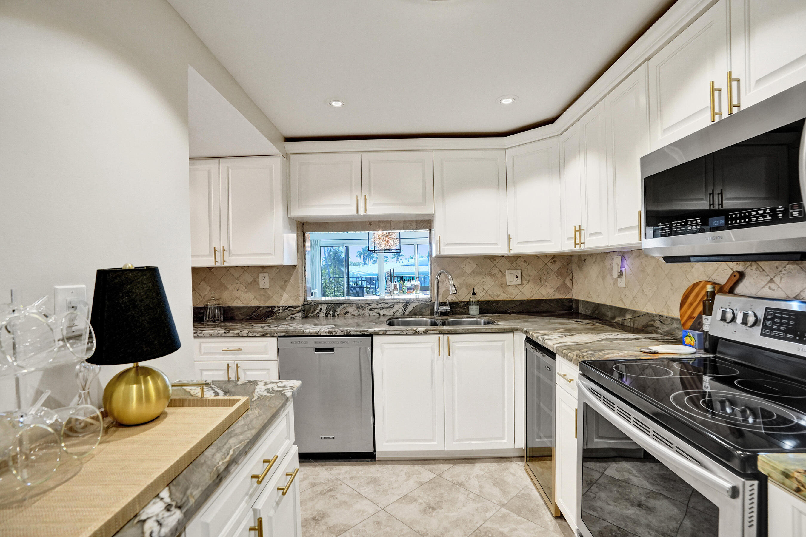 801 S Federal Highway 301 Property Photo 5