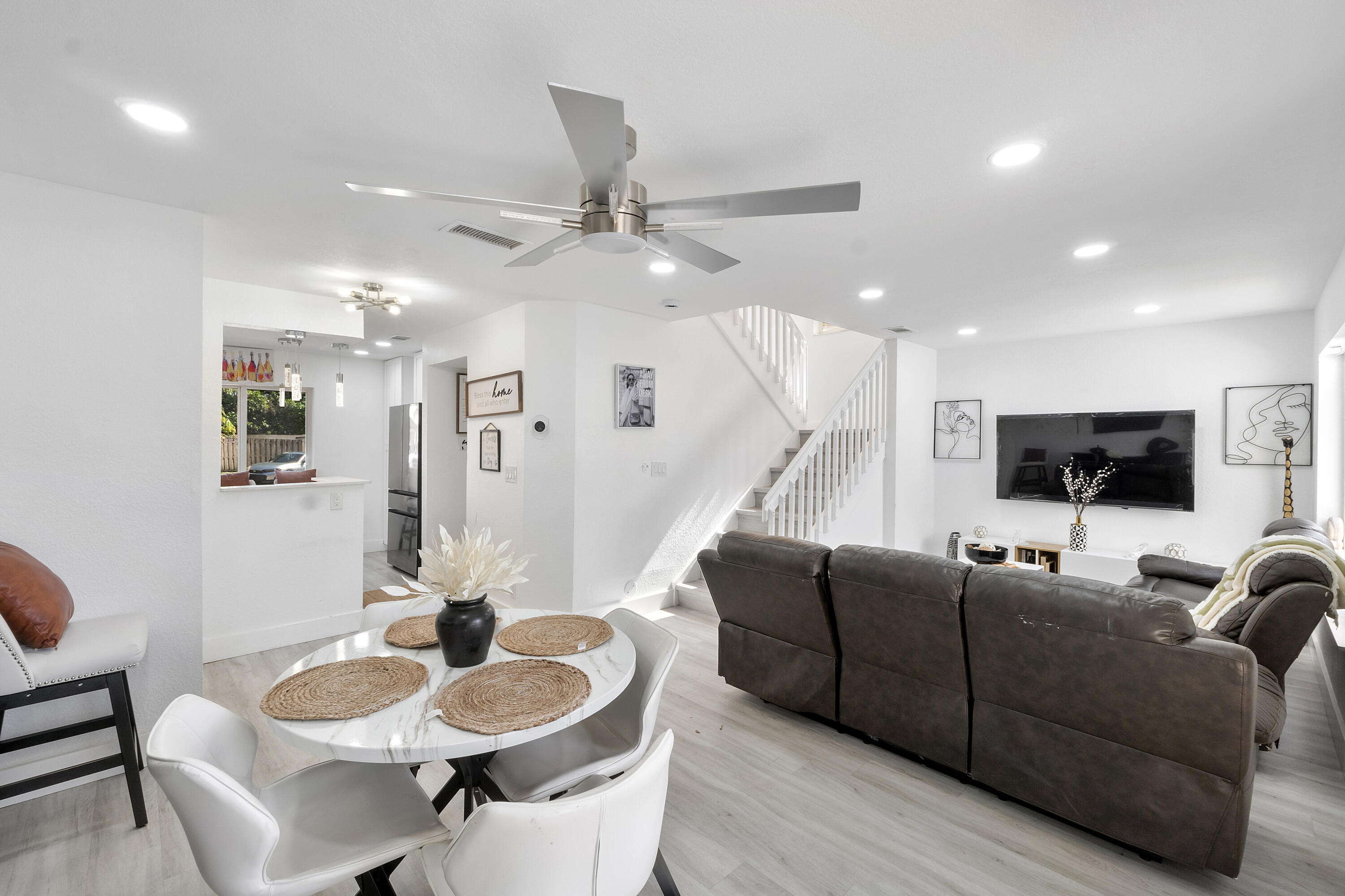 6363 Seagrape Circle Property Photo 4