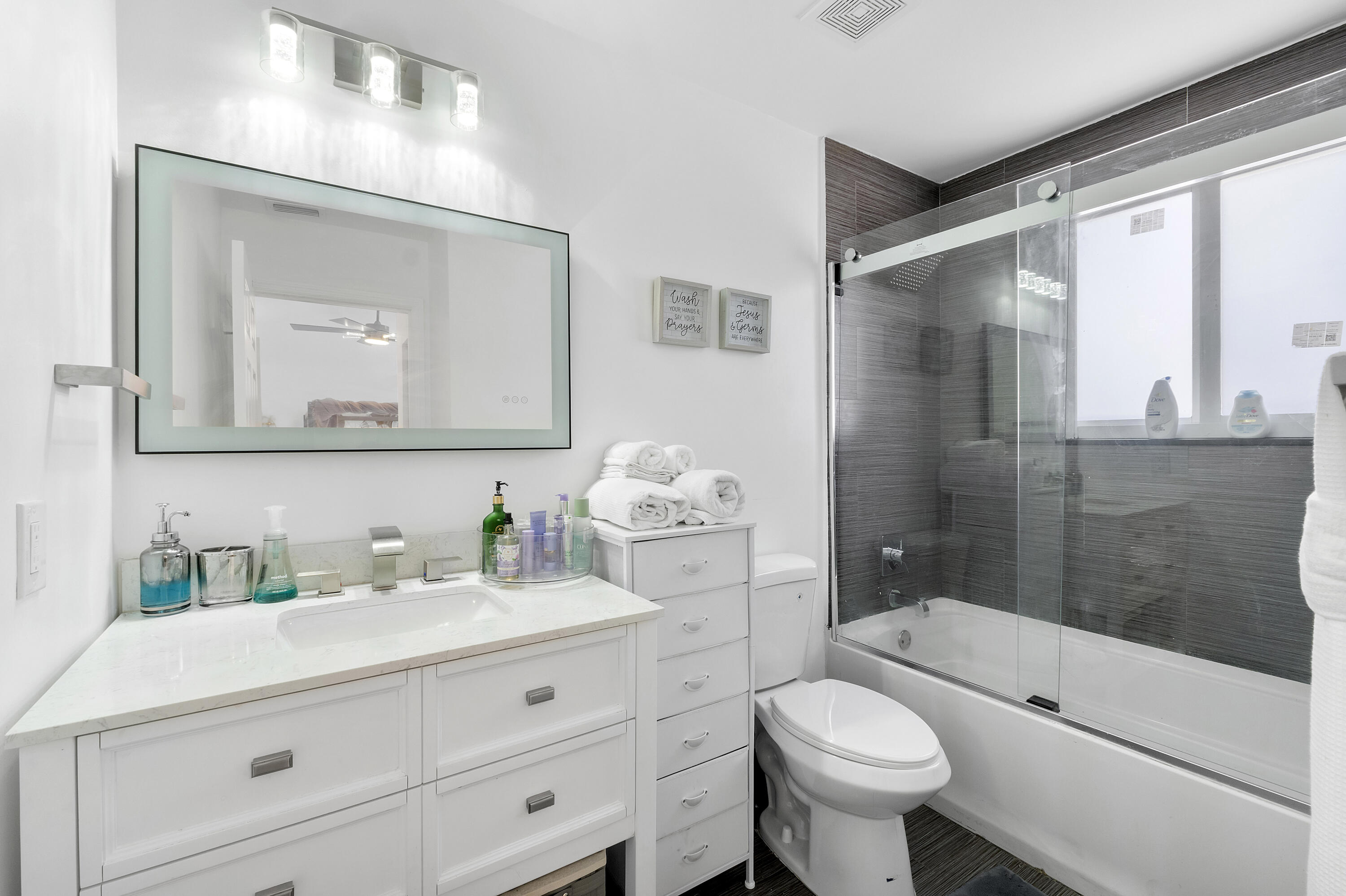6363 Seagrape Circle Property Photo 14