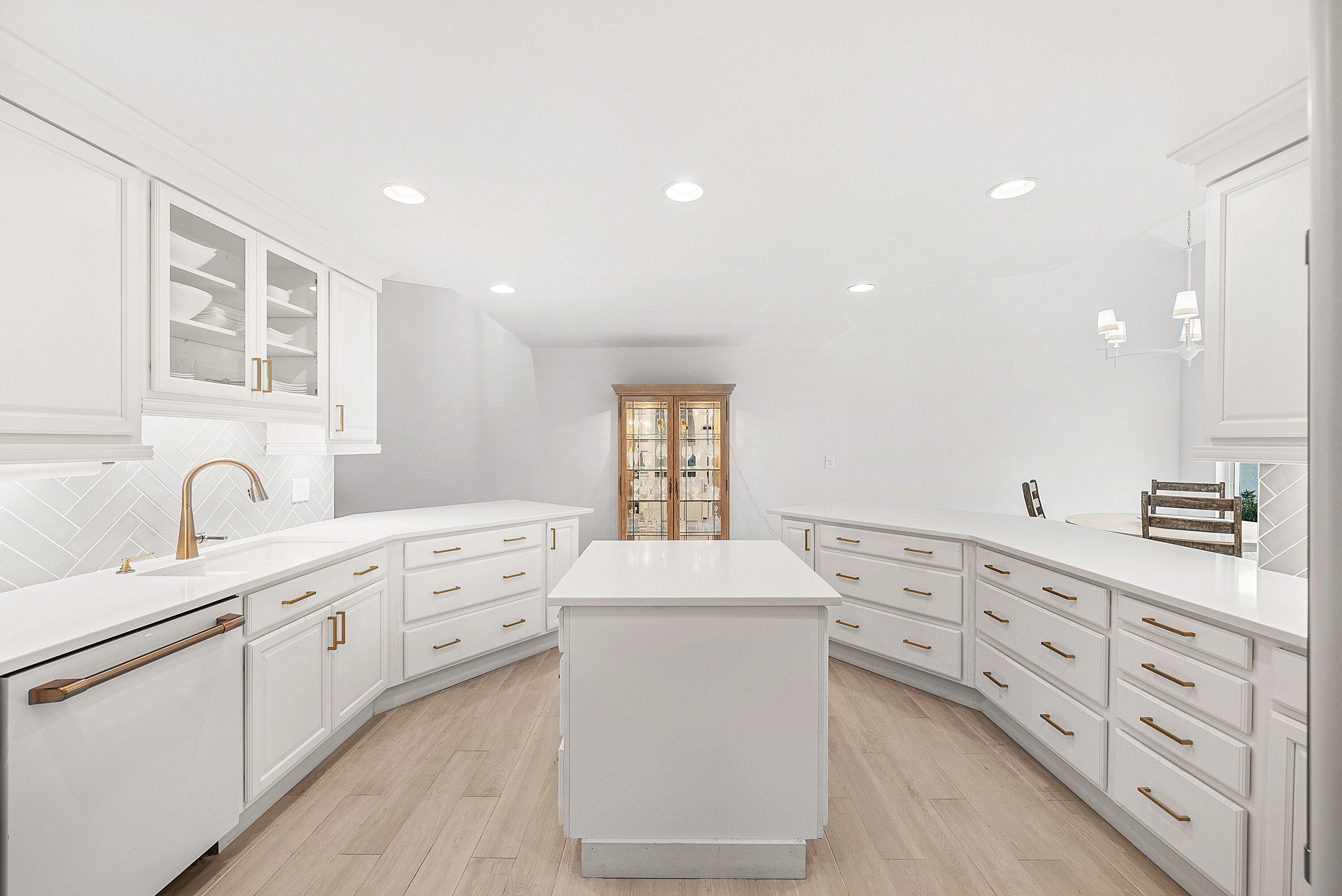 23373 Water Circle Property Photo 60
