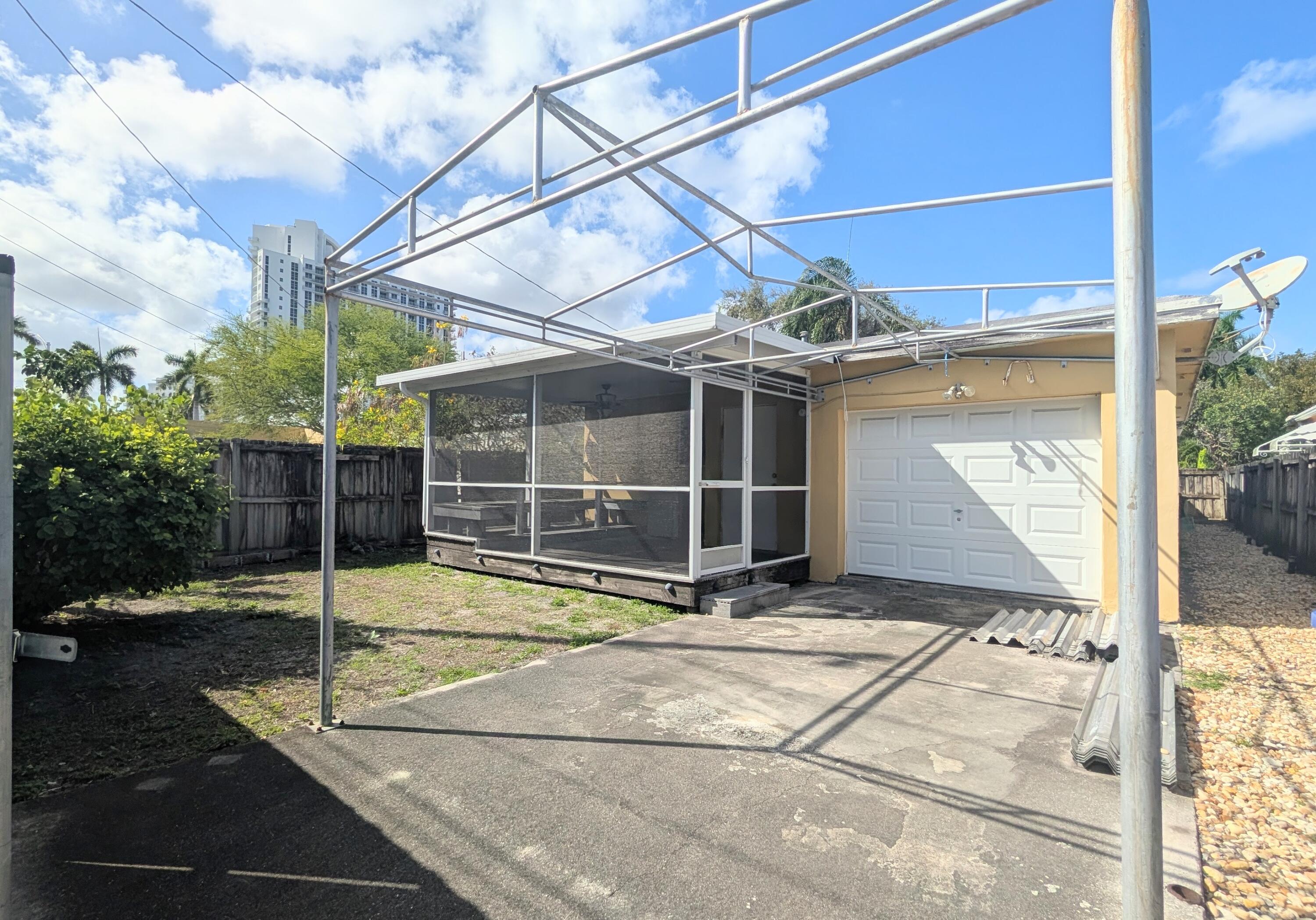 1626 Tyler Street Property Photo 2