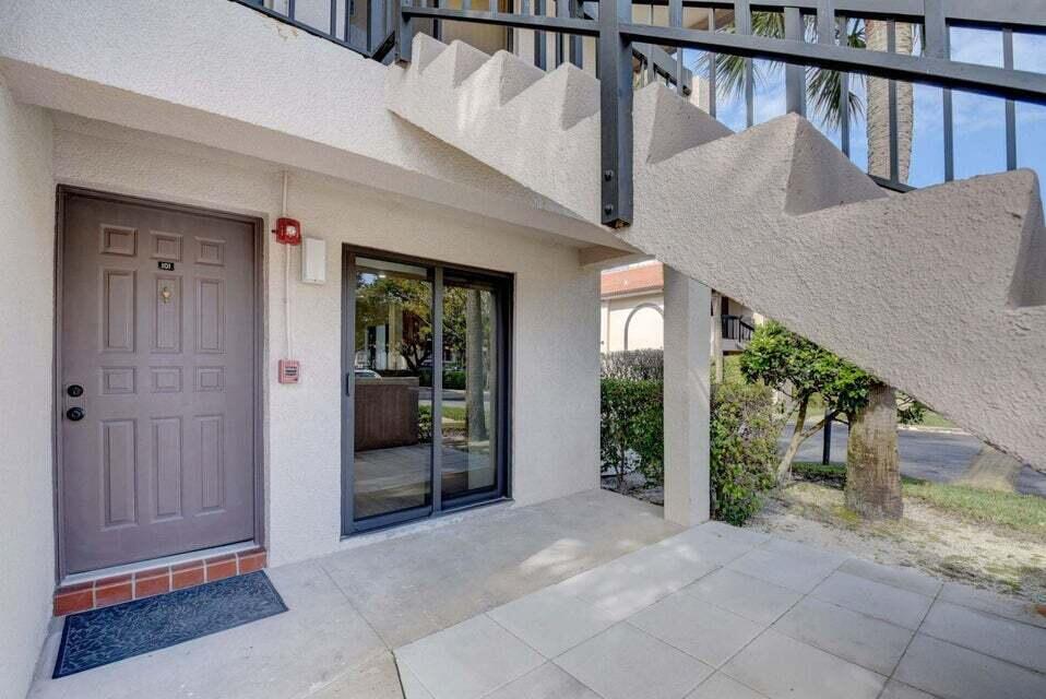 400 Club Circle 101 Property Photo 3