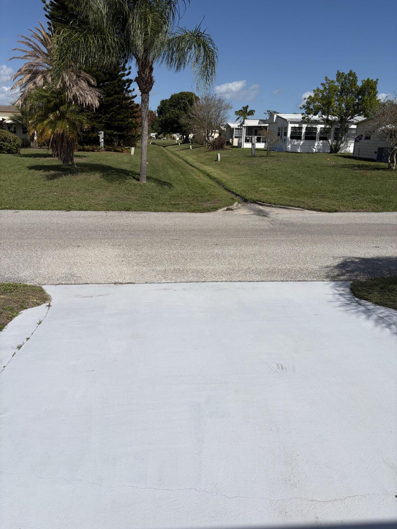129 E Caribbean Property Photo 6