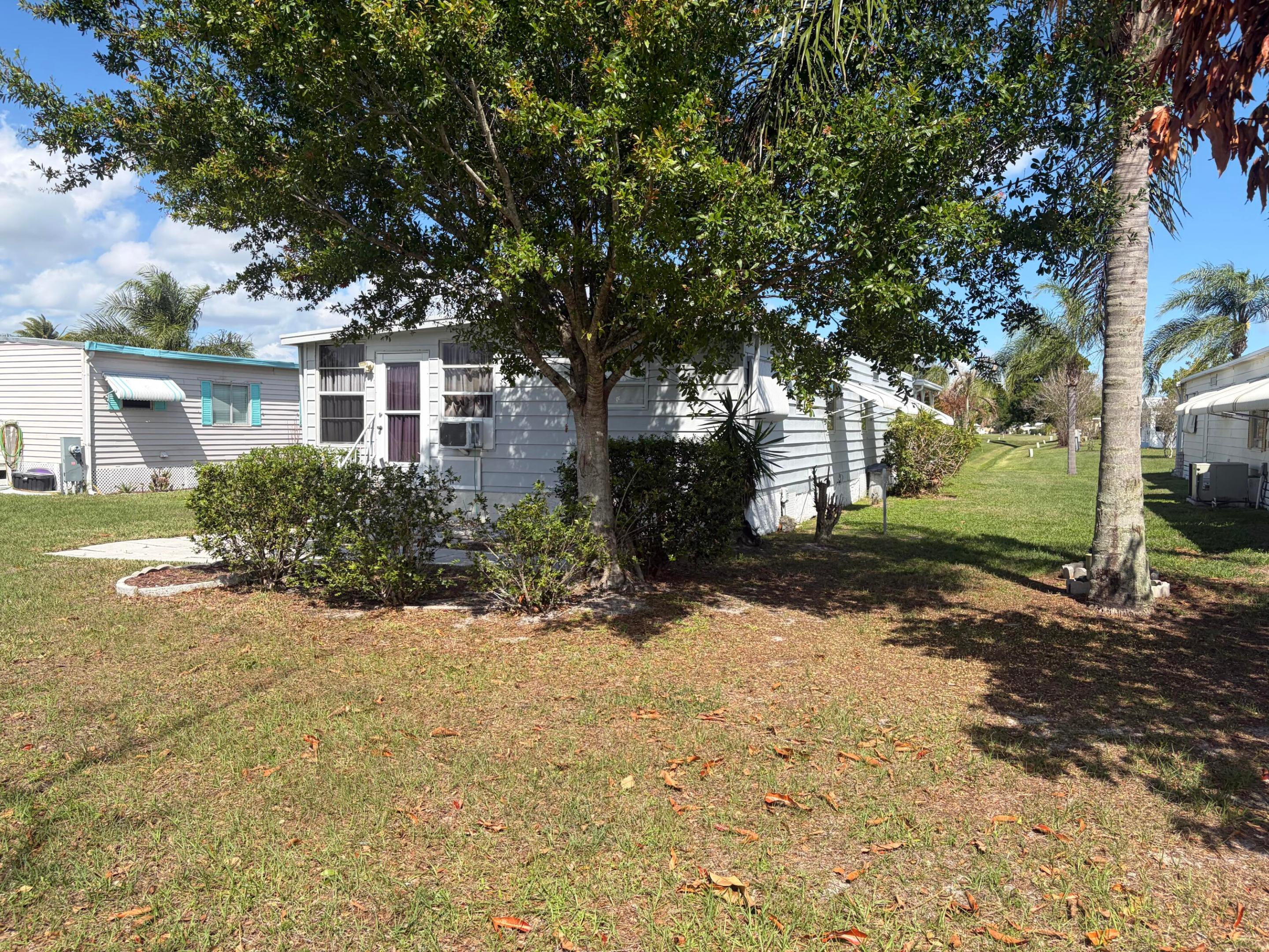 129 E Caribbean Property Photo 8