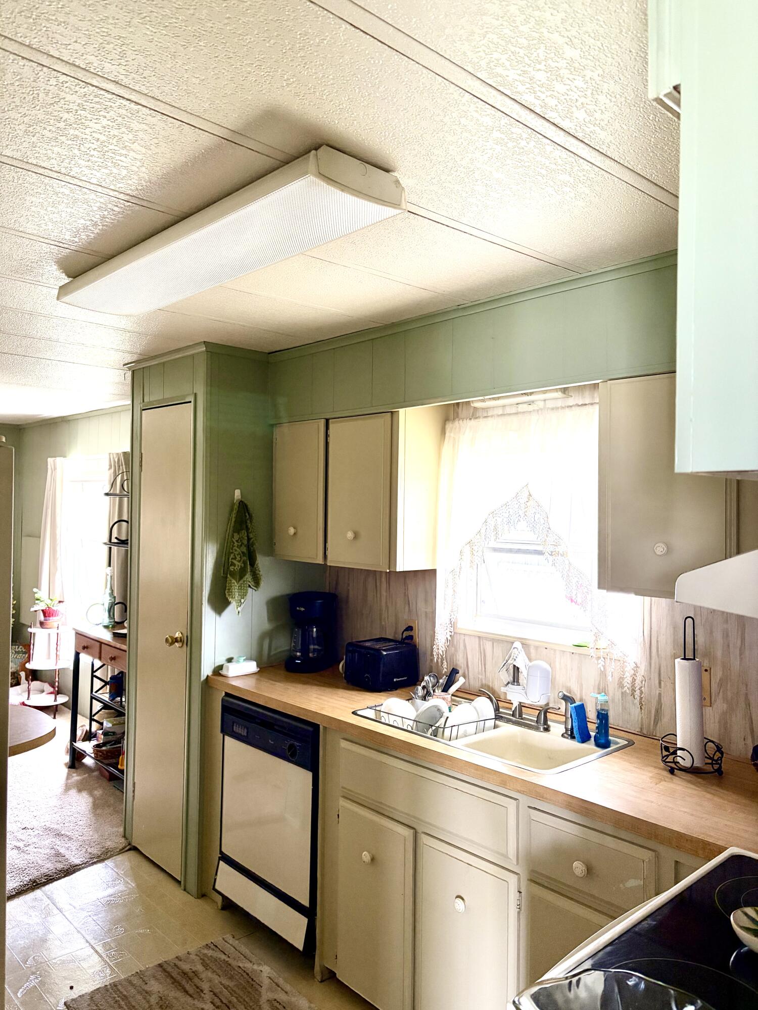 129 E Caribbean Property Photo 9