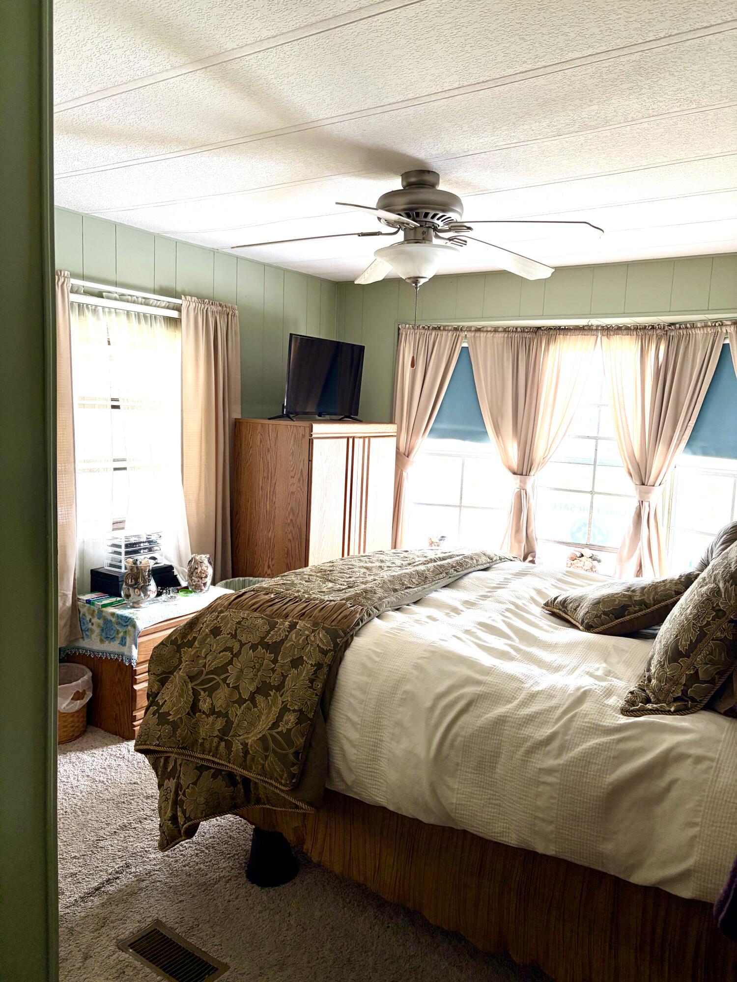 129 E Caribbean Property Photo 17