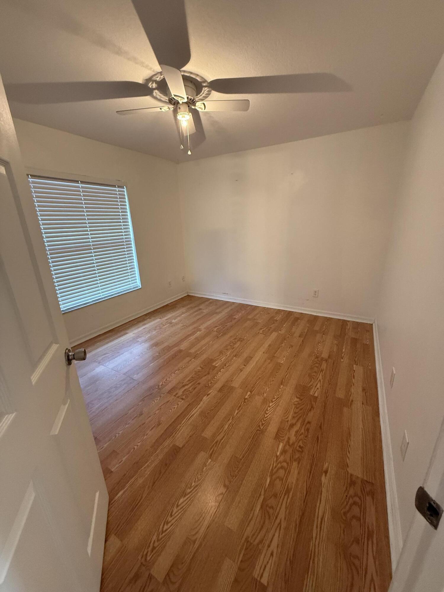 249 Ne Glentry Avenue Property Photo 5