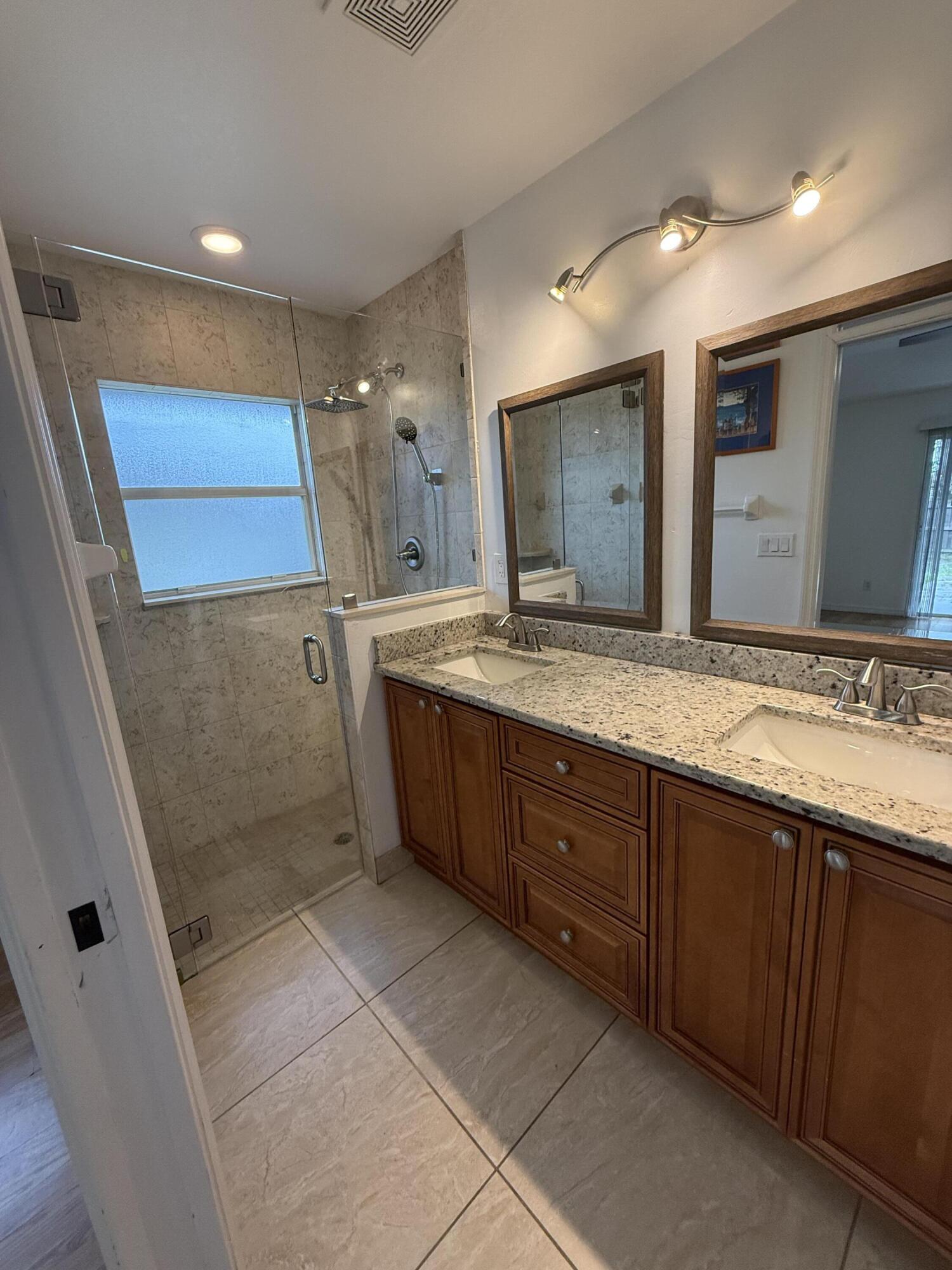 249 Ne Glentry Avenue Property Photo 11