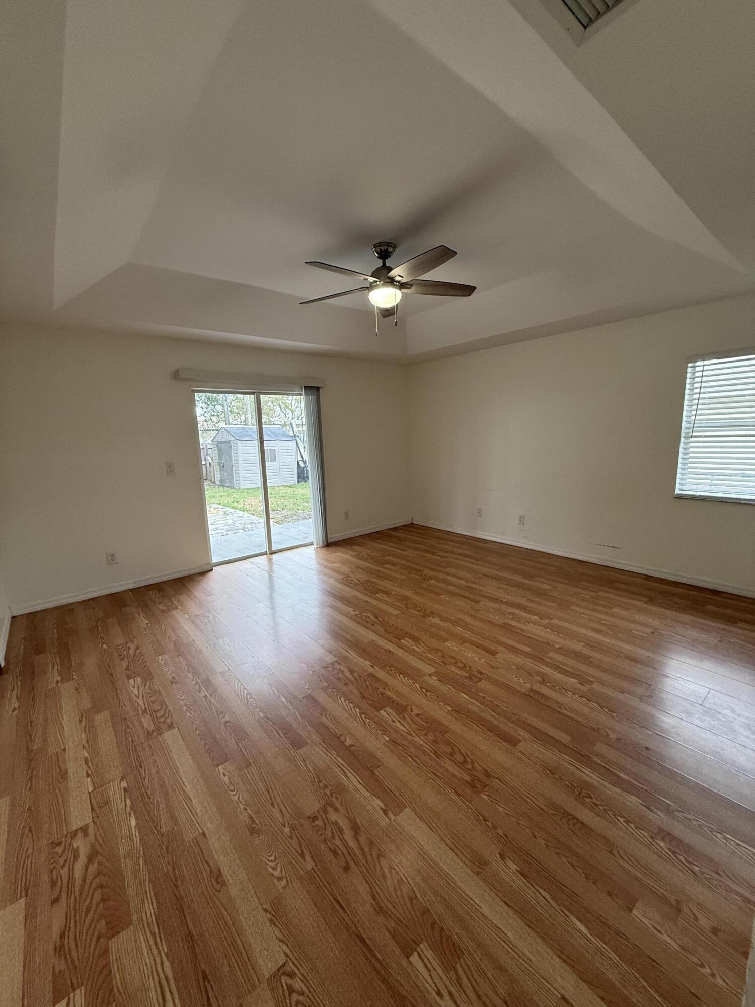 249 Ne Glentry Avenue Property Photo 12