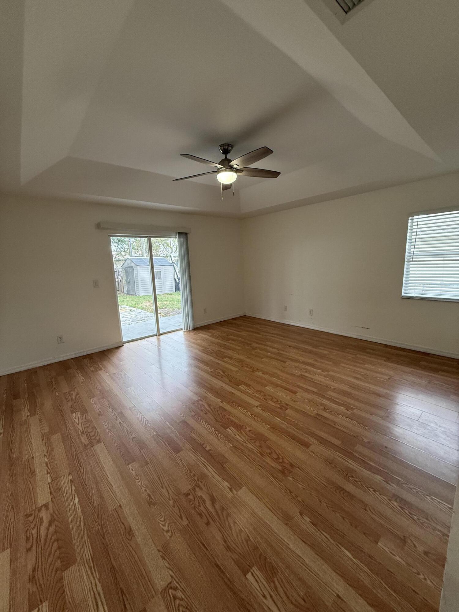 249 Ne Glentry Avenue Property Photo 13