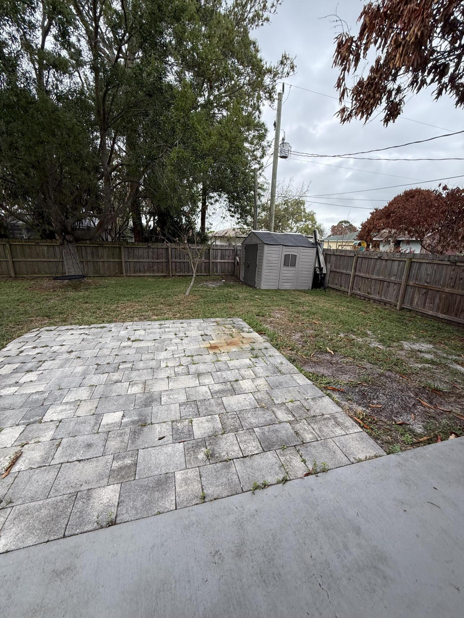 249 Ne Glentry Avenue Property Photo 16