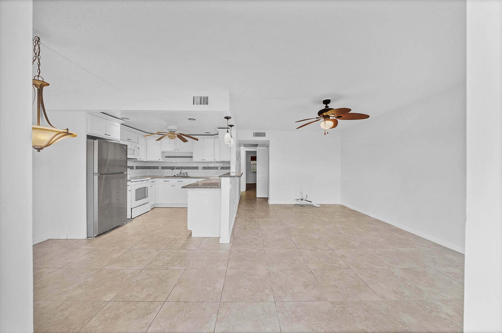 2049 Hythe C Property Photo 6
