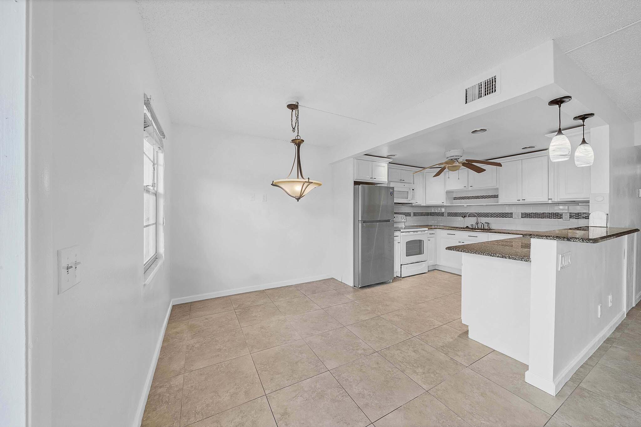 2049 Hythe C Property Photo 7