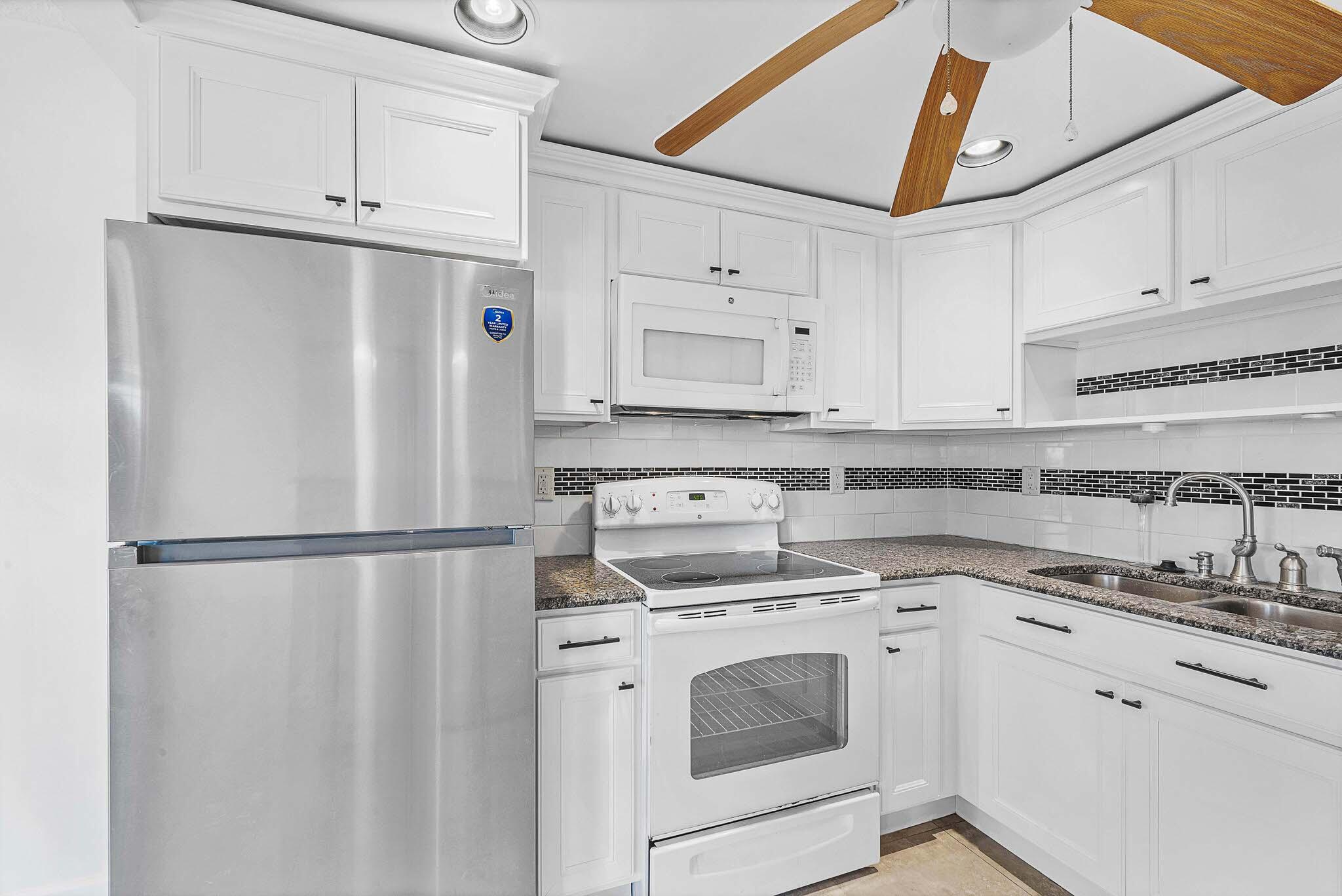 2049 Hythe C Property Photo 10