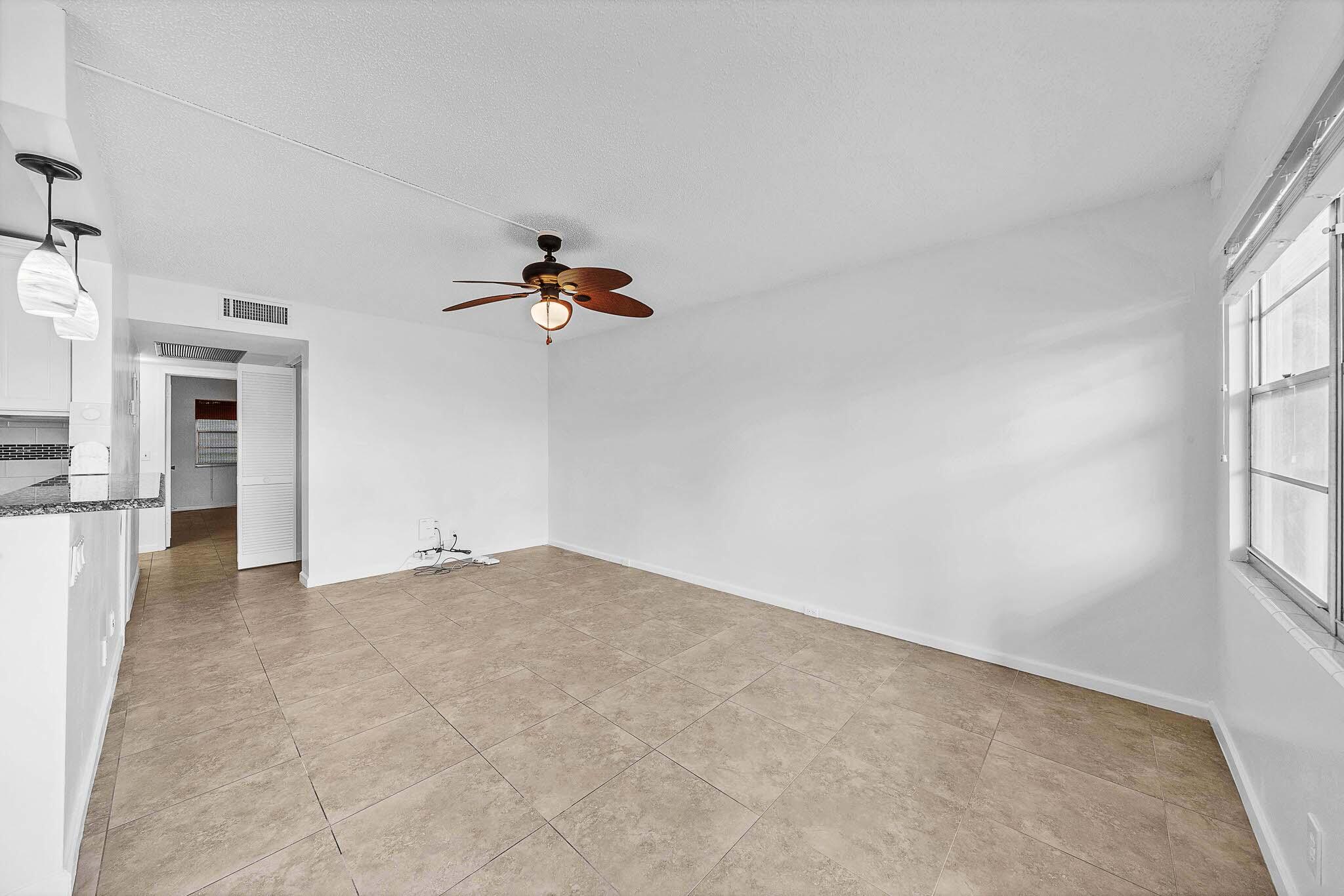 2049 Hythe C Property Photo 12