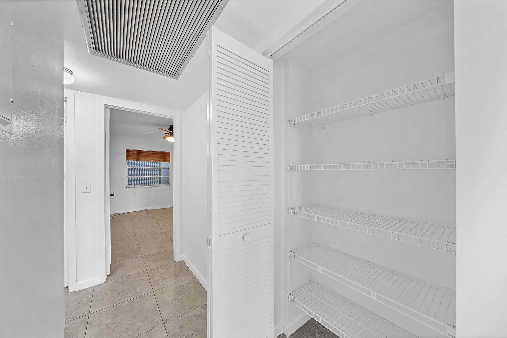 2049 Hythe C Property Photo 15