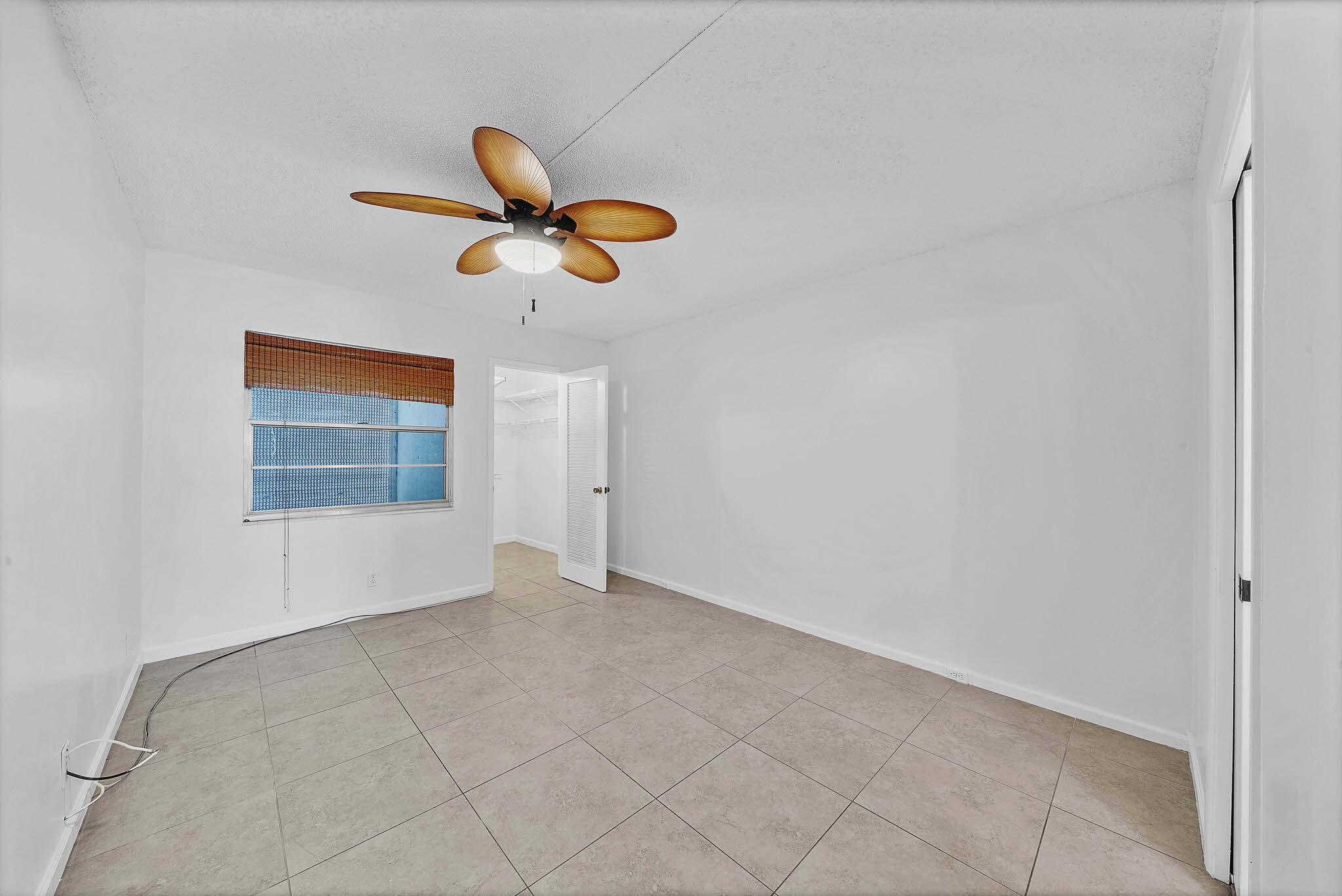 2049 Hythe C Property Photo 17
