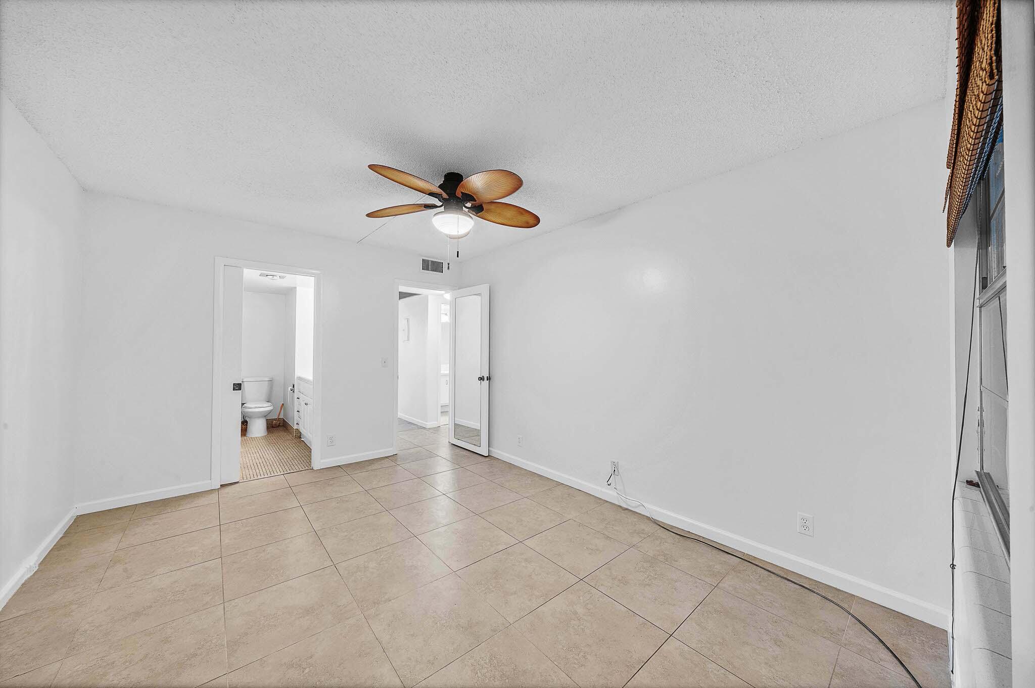 2049 Hythe C Property Photo 19
