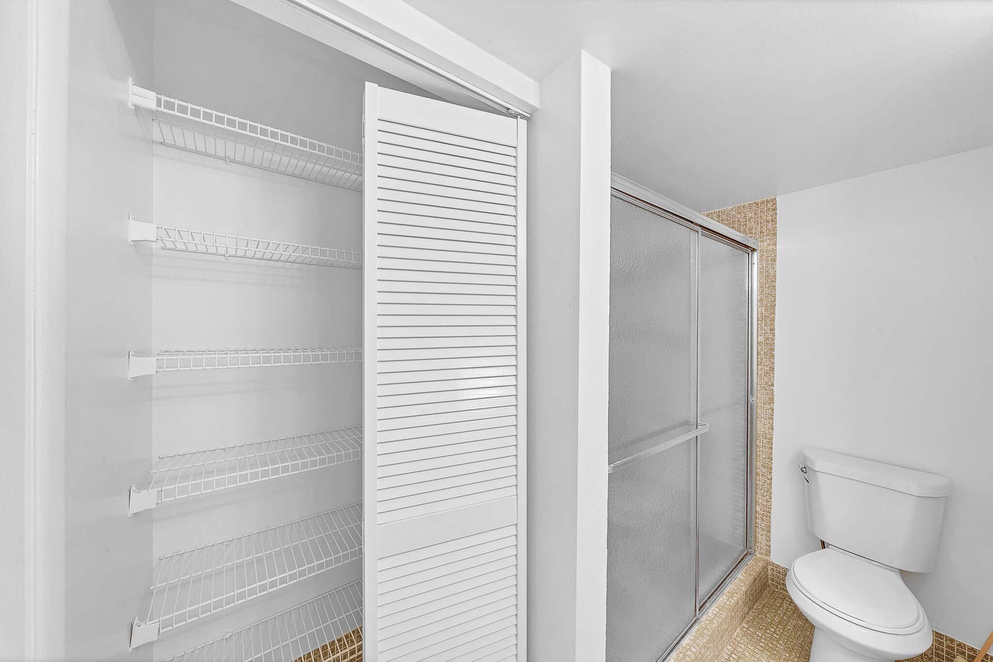 2049 Hythe C Property Photo 21