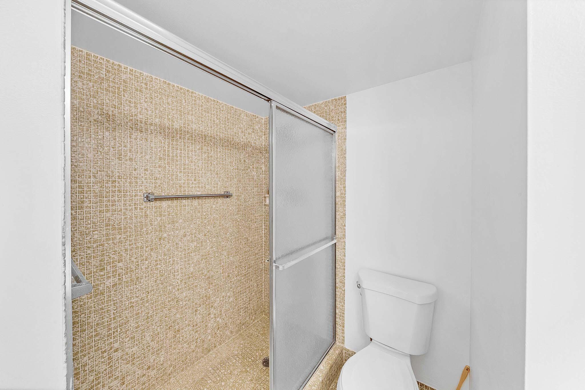 2049 Hythe C Property Photo 22