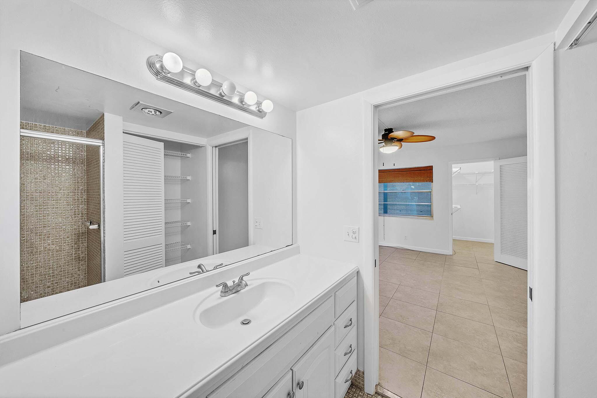 2049 Hythe C Property Photo 23