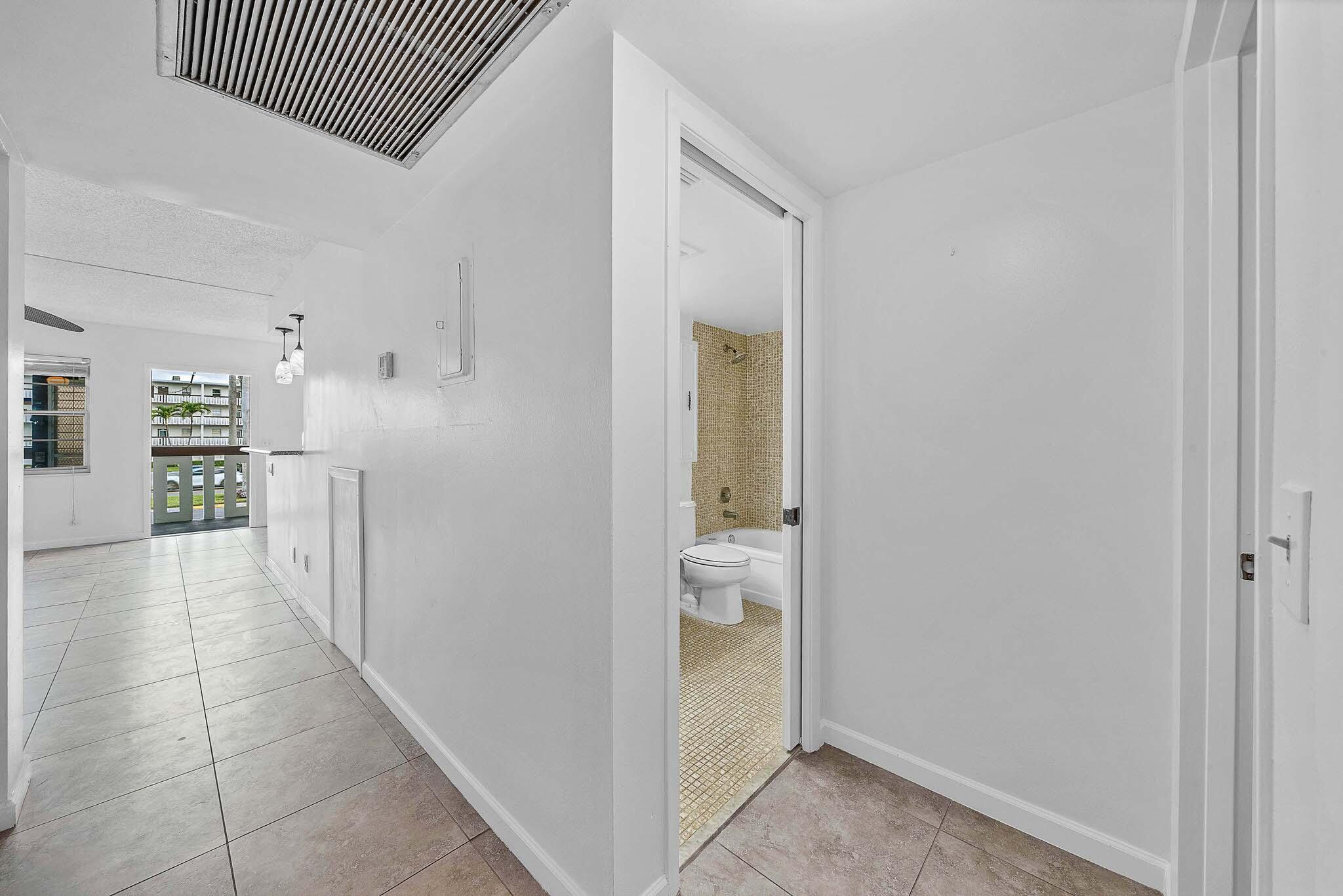 2049 Hythe C Property Photo 24